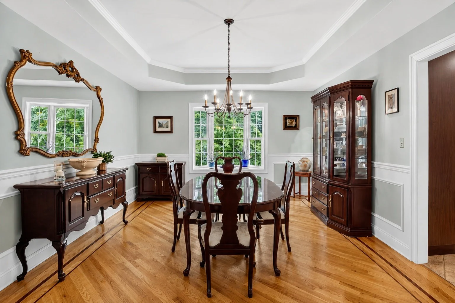 9Coventry_DiningRoom_Straight_Edit.jpg