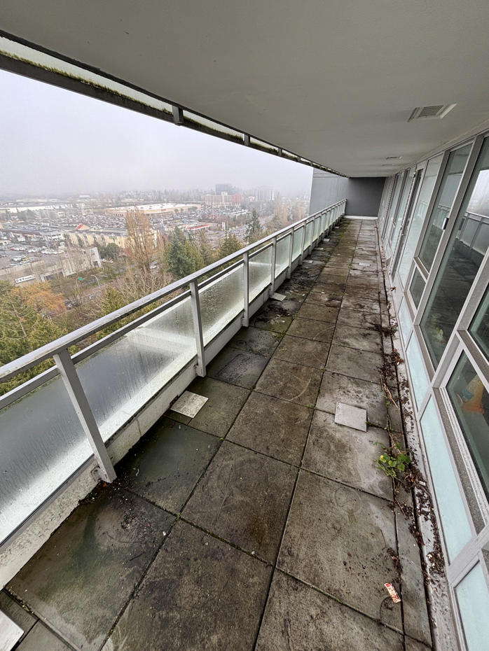 Before BalcoScrub balcony deep clean
