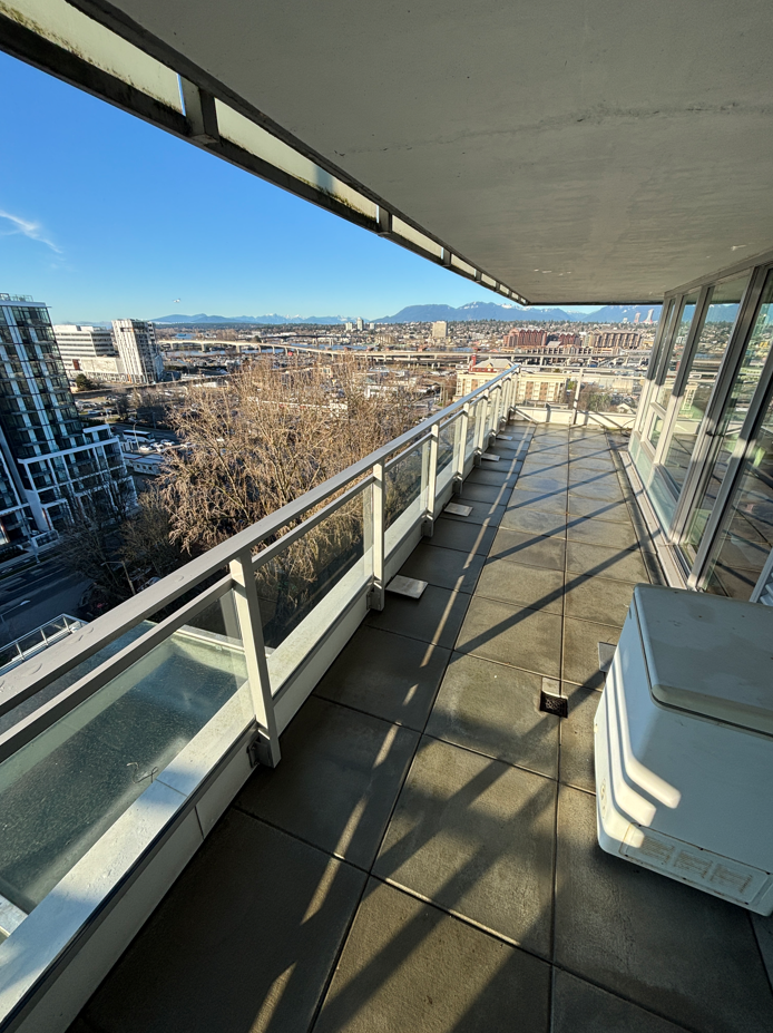 Clean balcony after BalcoScrub deep cleaning