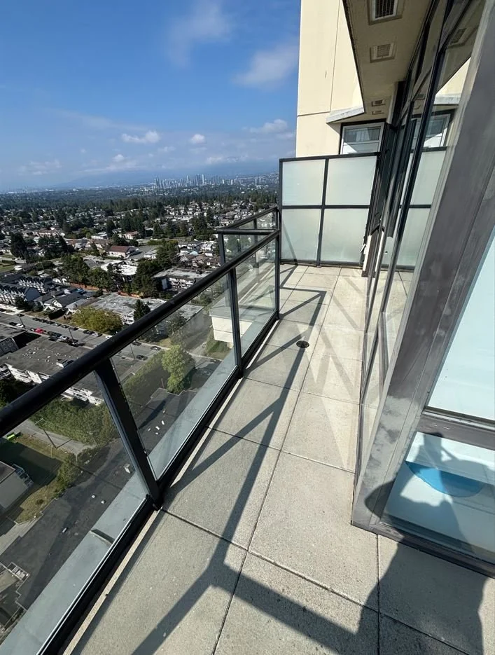Clean balcony after BalcoScrub deep cleaning