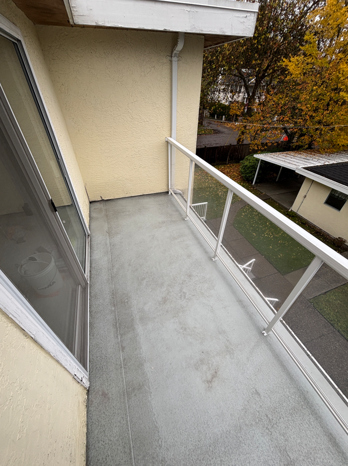 Clean balcony after BalcoScrub deep cleaning