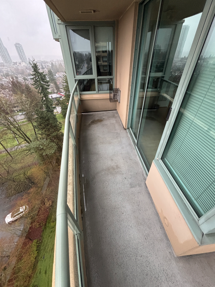 Clean balcony after BalcoScrub deep cleaning
