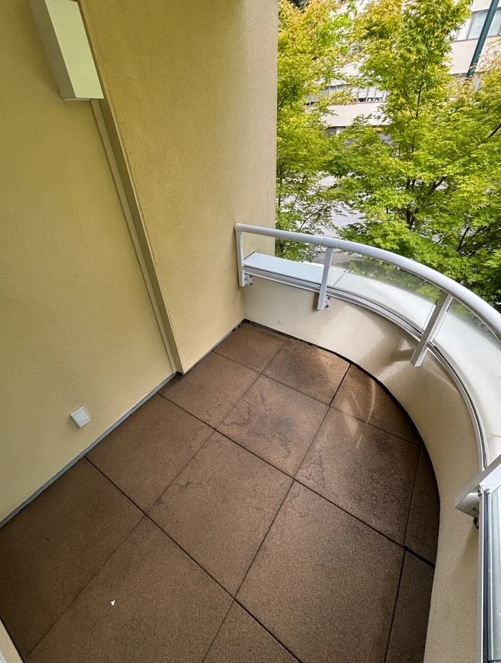 Clean balcony after BalcoScrub deep cleaning