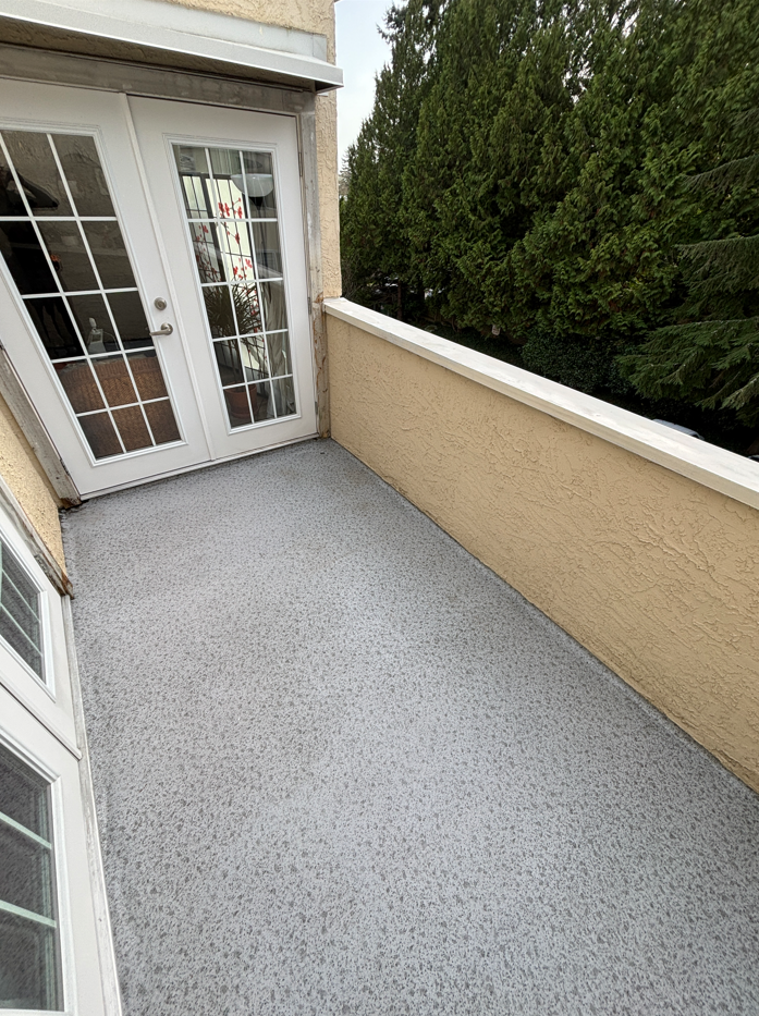 Clean balcony after BalcoScrub deep cleaning