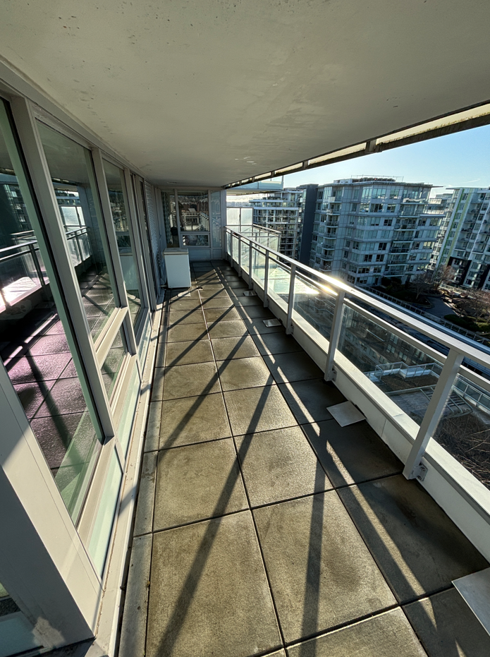 Clean balcony after BalcoScrub deep cleaning