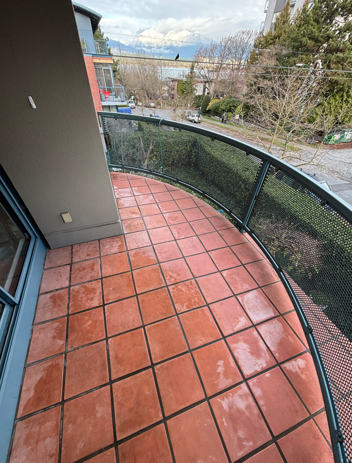 Clean balcony after BalcoScrub deep cleaning