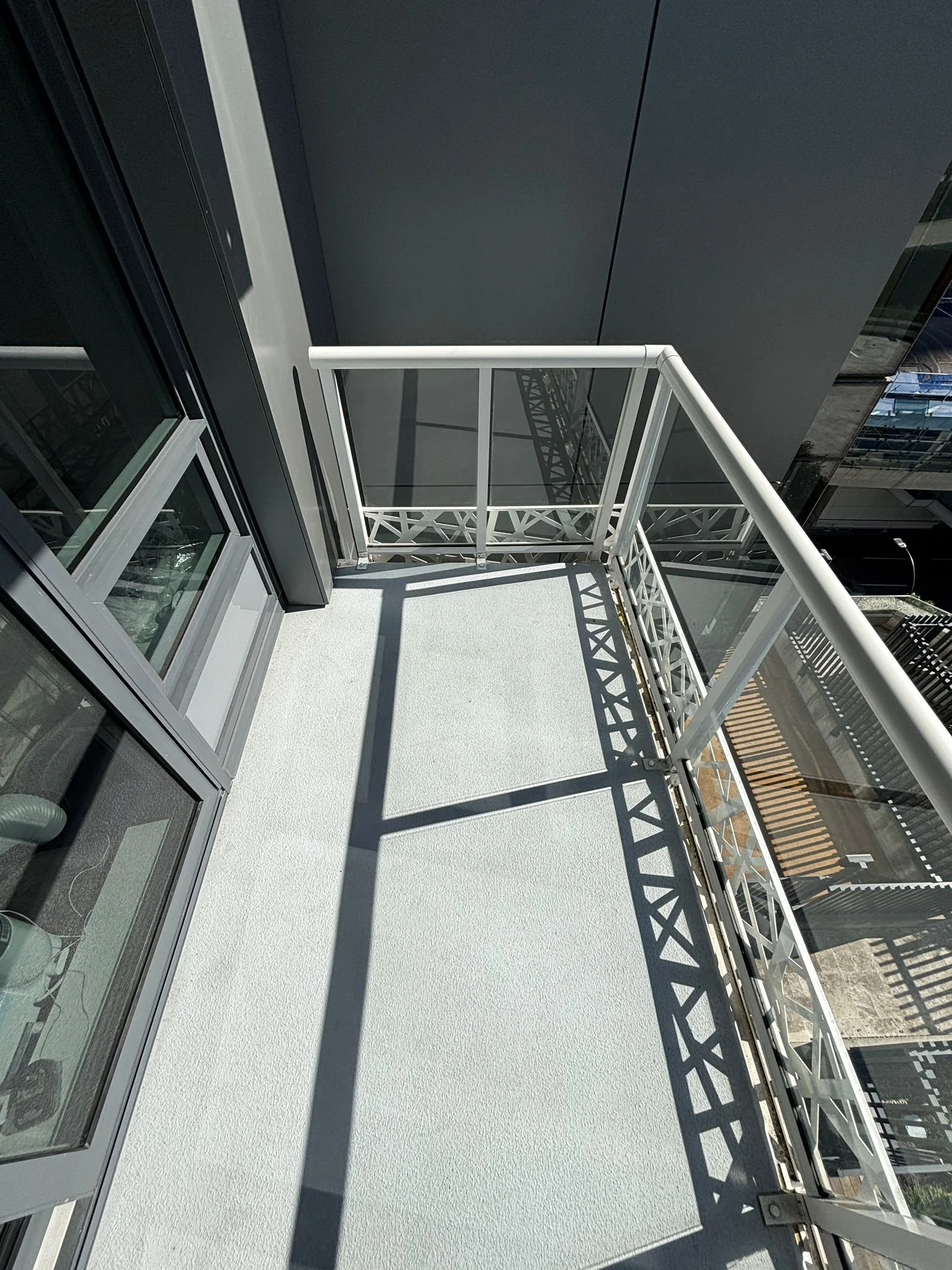 Clean balcony after BalcoScrub deep cleaning