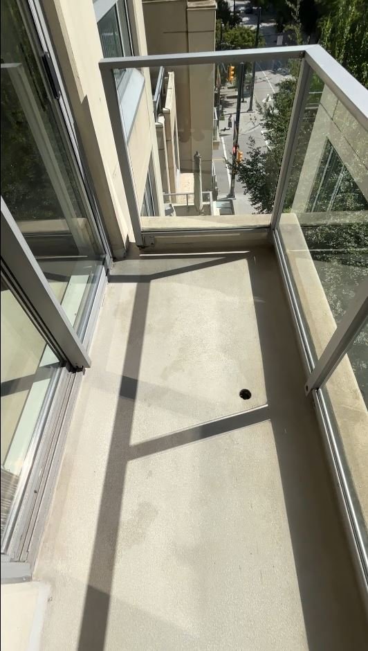 Clean balcony after BalcoScrub deep cleaning