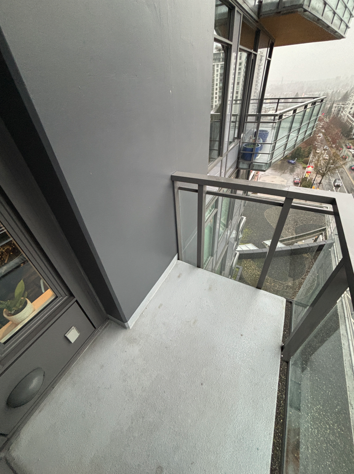 Clean balcony after BalcoScrub deep cleaning