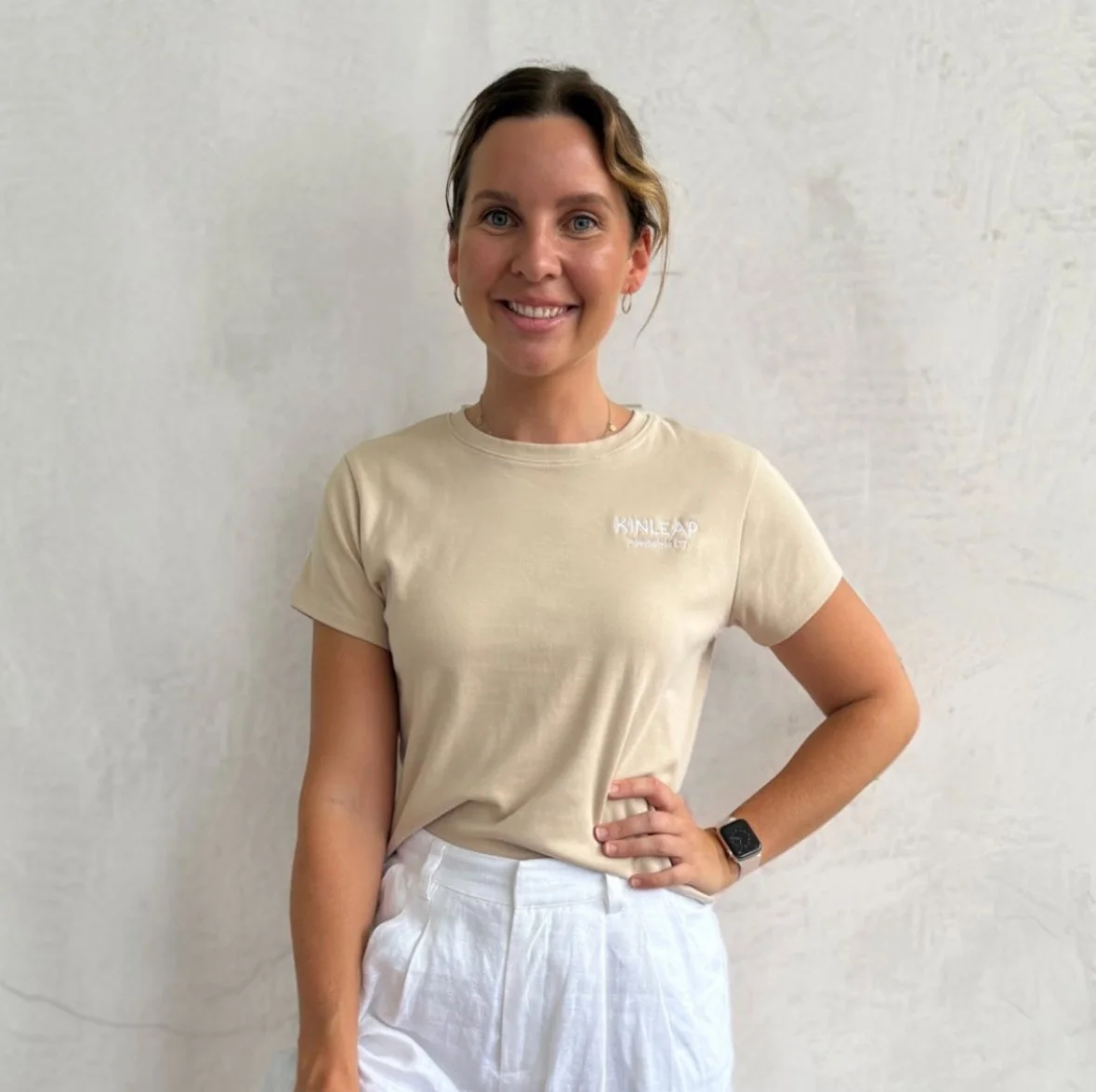 Paediatric occupational therapist Emma Wesche wearing Kinleap shirt, instagram portrait in Birtinya, Sunshine Coast