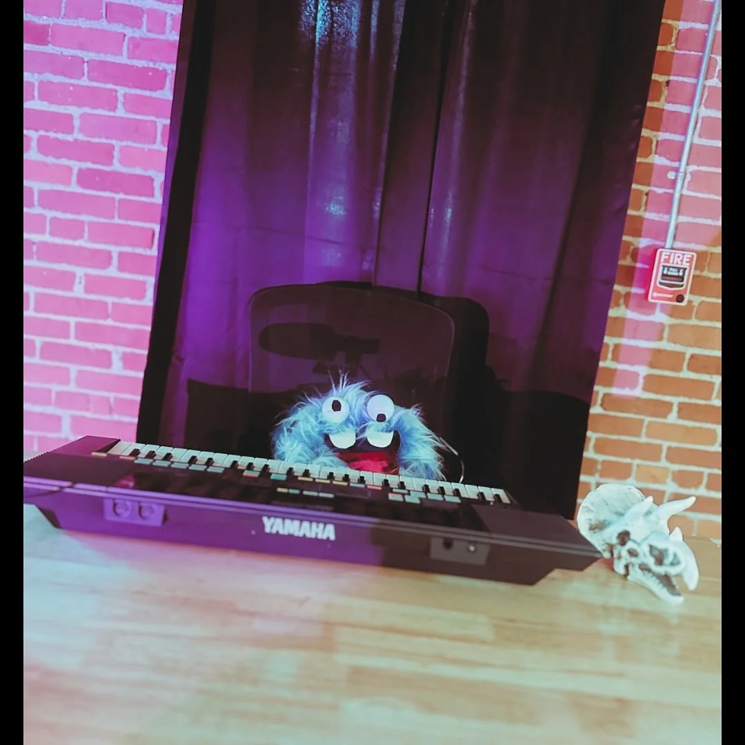 Bowtie Jones on set 🫡 more updates about the Skipper Social Quarter Hour are on the horizon! #puppetry #diyfilmmaking #skippersocialquarterhour #varietyshow #diypuppets