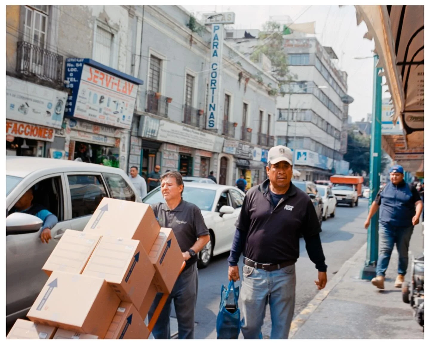 Assorted Moments and Scenes
Mexico City, 2026

&mdash;&mdash;
35mm film
1,2: Kodak Ektar 100
3: Portra 800