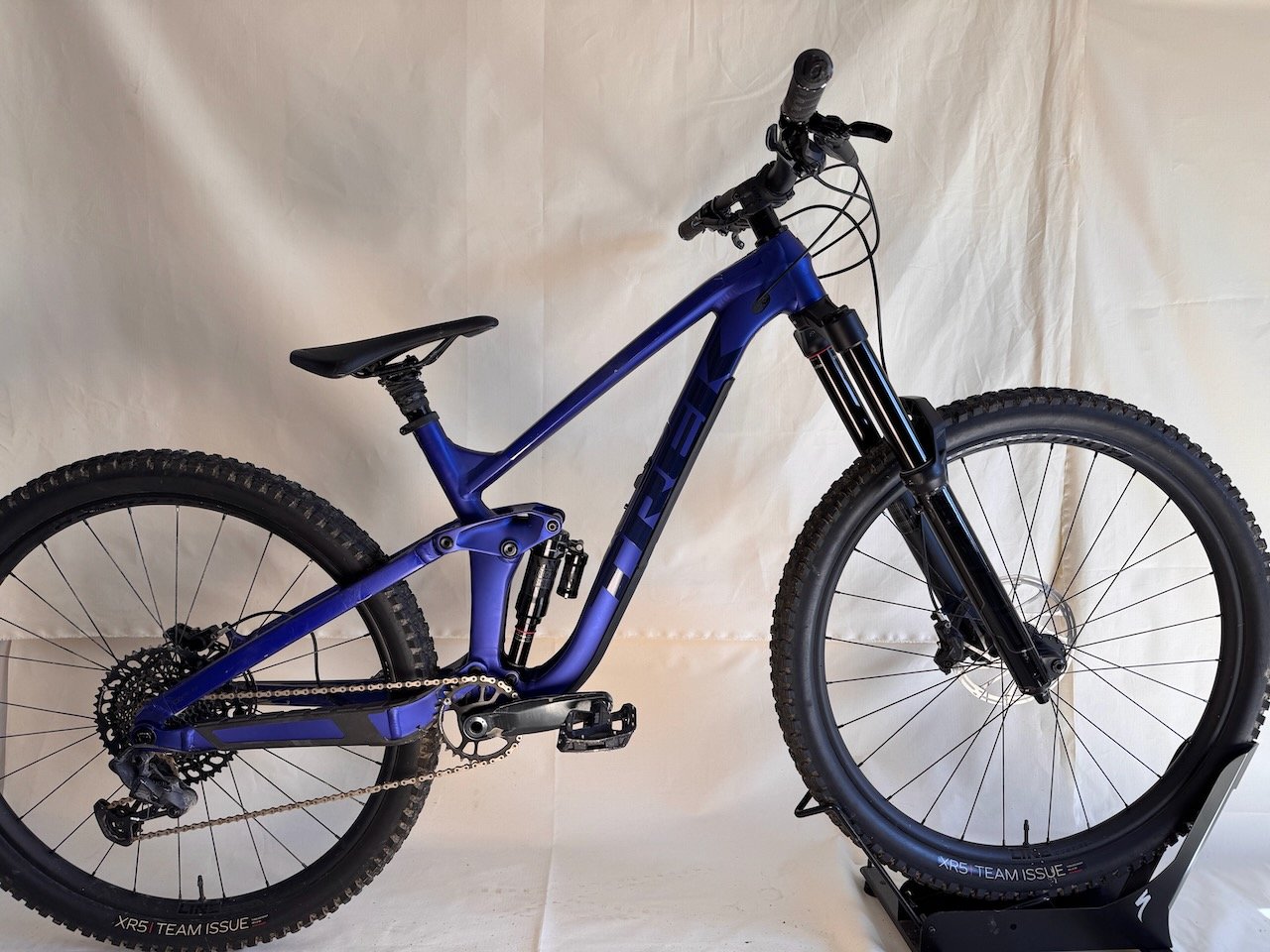 Trek Slash M - WTU214G0550T.jpeg