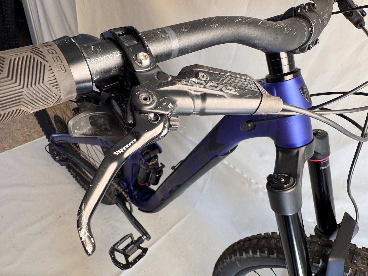 Trek Slash M - WTU214G0550T (12).jpeg