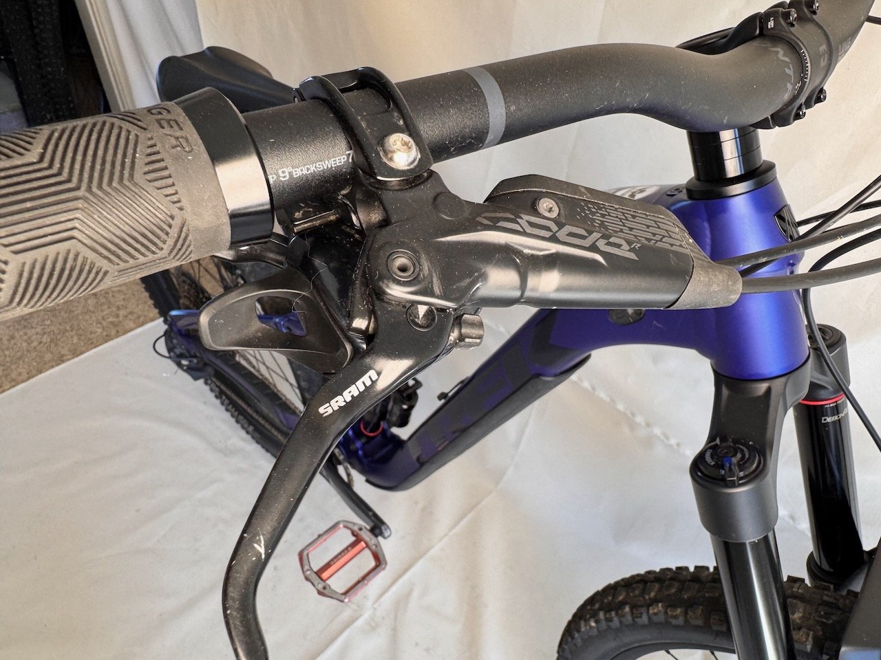 Trek Slash L - WTU263G0455T (11).jpeg