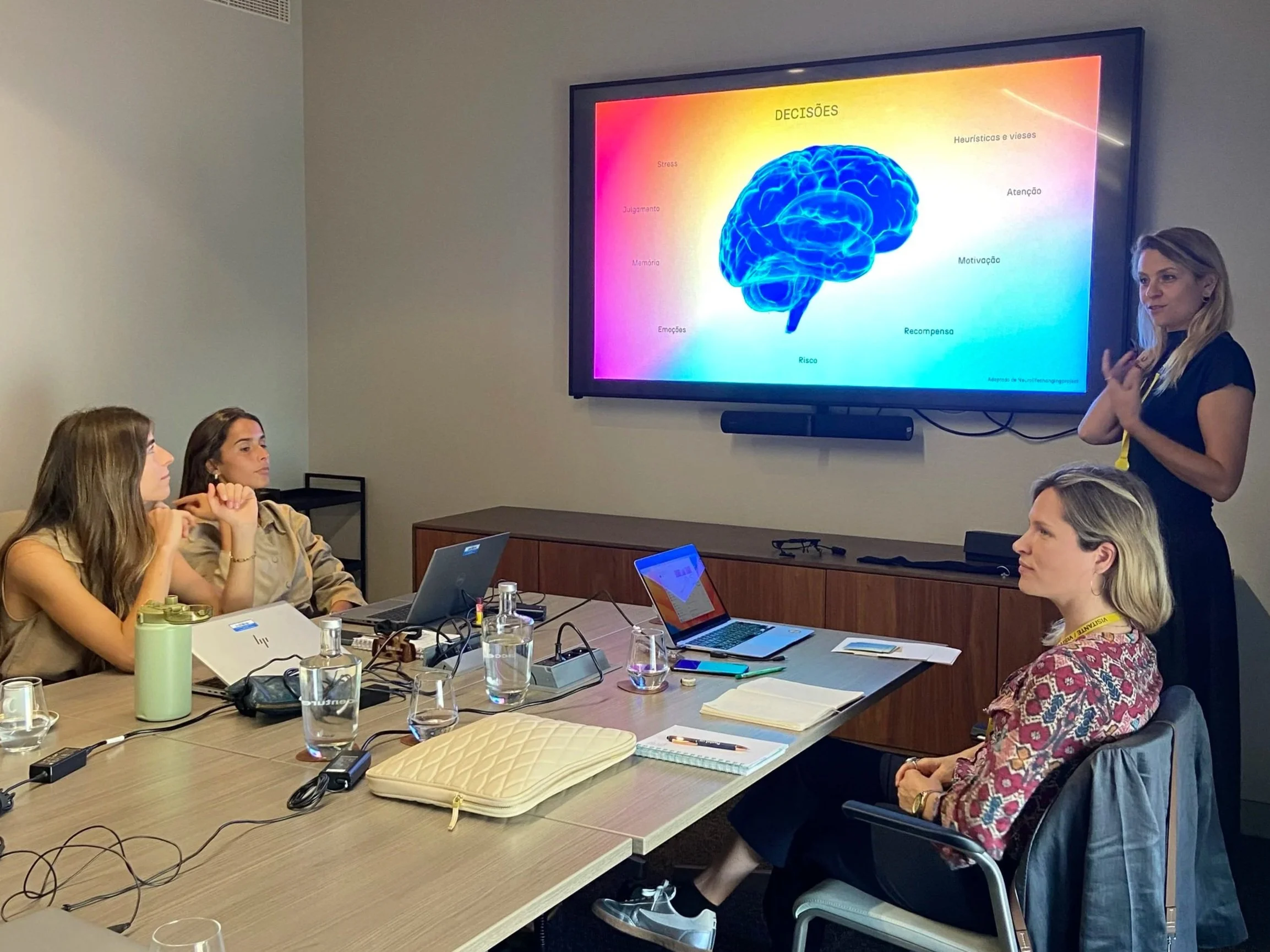 Formação em Neurociências Aplicadas à Liderança e à Experiência do Cliente — sessão sobre tomada de decisão