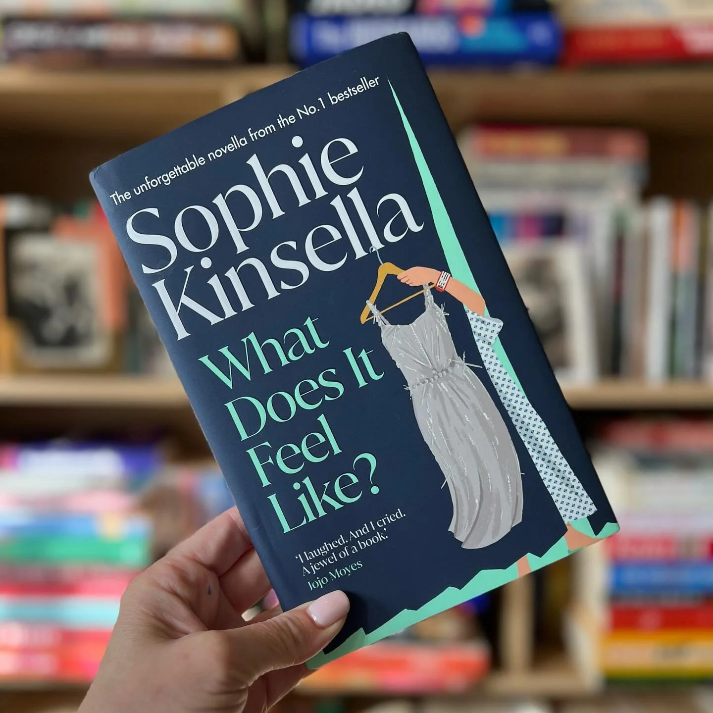 Thank you @thesohoagencyuk for sending me this beautiful and moving novella by @sophiekinsellawriter. I&rsquo;m not ashamed to say, I cried several times while reading it. The story follows Eve, a writer who, just like Sophie Kinsella, wakes up in ho