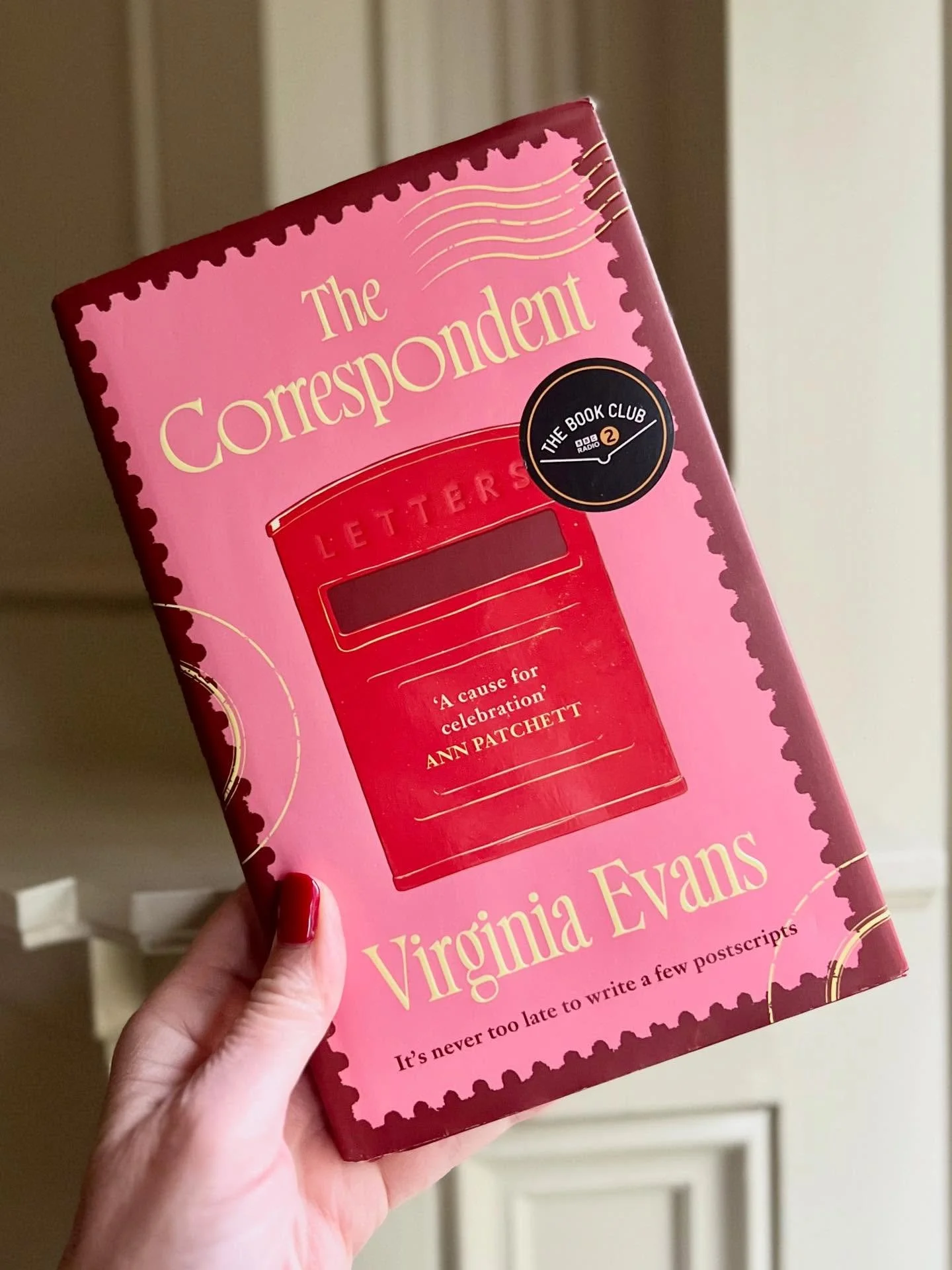 🎉Post 250 🎉I&rsquo;ve always wanted to write an epistolary novel but I&rsquo;m far too intimidated now because The Correspondent is so astonishingly good! It&rsquo;s a masterclass in layering complex story and compelling characters through the judi