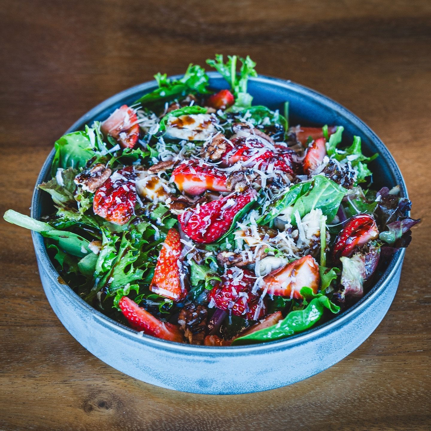 Fresh and flavorful! 🍓🥗 Our Strawberry Pecan Peruvian Chicken Salad has it all &ndash; juicy strawberries, roasted pecans, tender chicken, parmesan, and balsamic glaze over spring mix. You&rsquo;re going to love every bite!✨

📍13915 Metrotech Dr, 