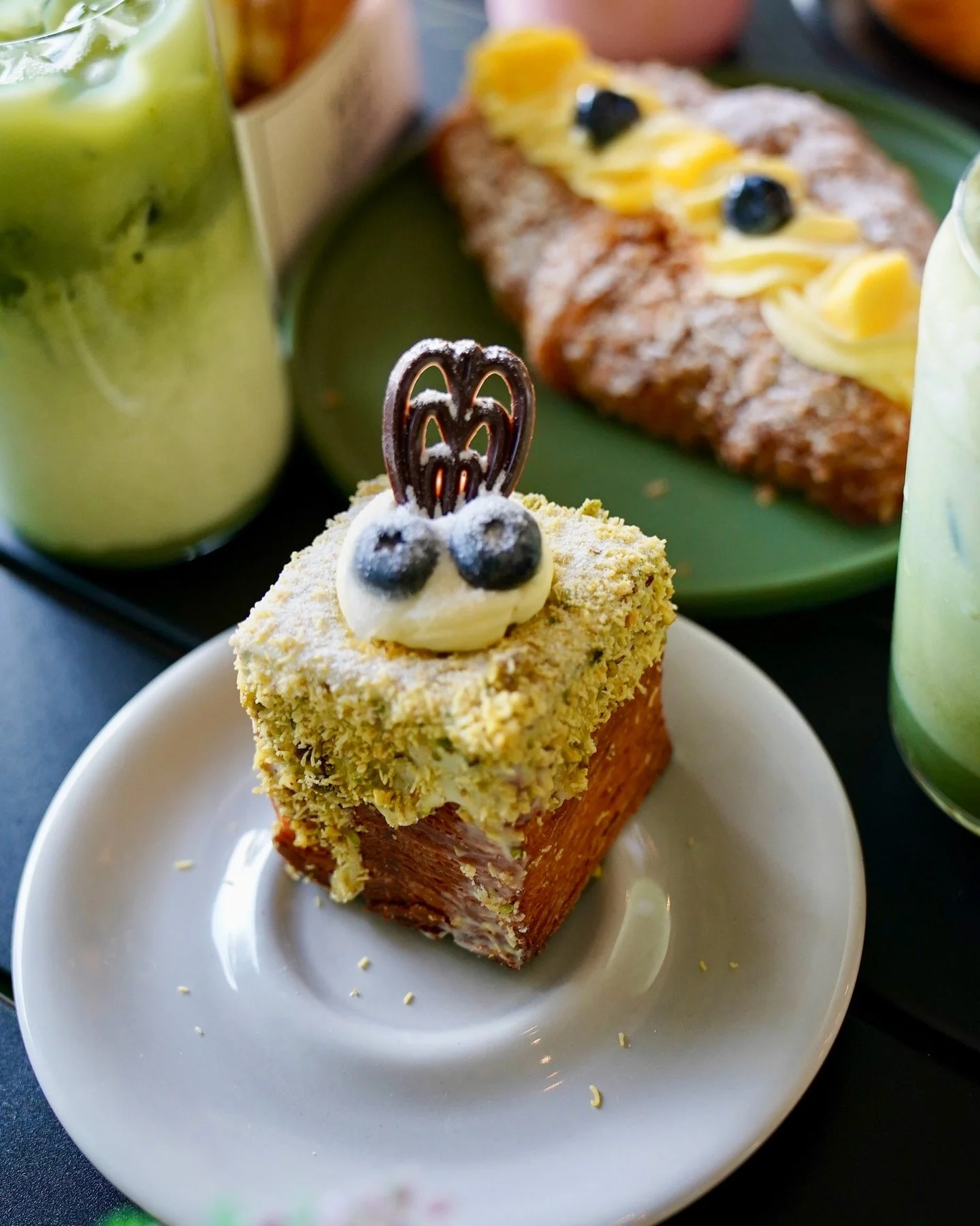 The cutest croissant you&rsquo;ll eat today 🥐 
#minicube #croissant #dessert #brunch #coffee