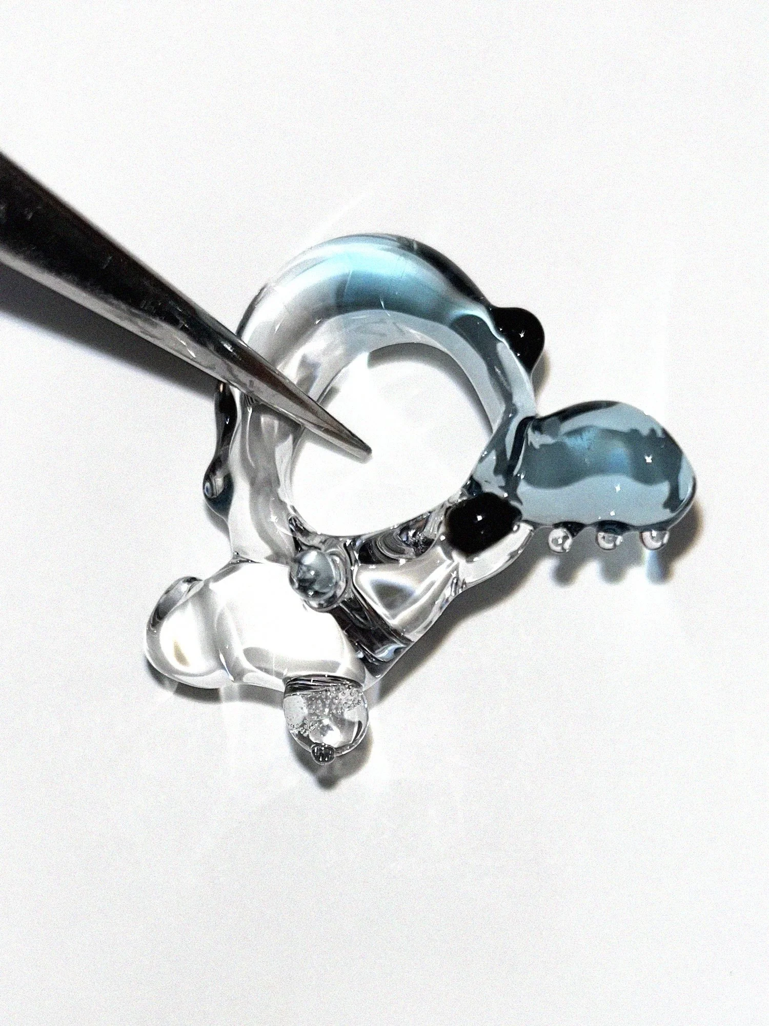 jolipnj-glass-ring-transparent-ice-blue-black-closeup-sv49-ls04-2.jpg