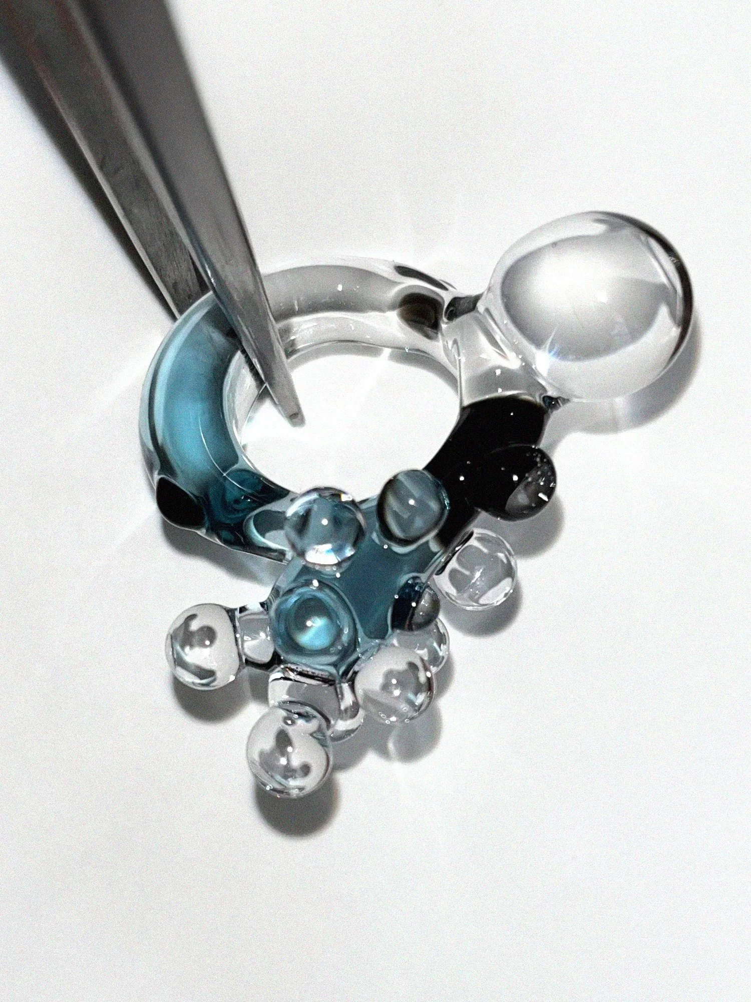 jolipnj-glass-ring-transparent-ice-blue-black-closeup-sv49-ls06.jpg