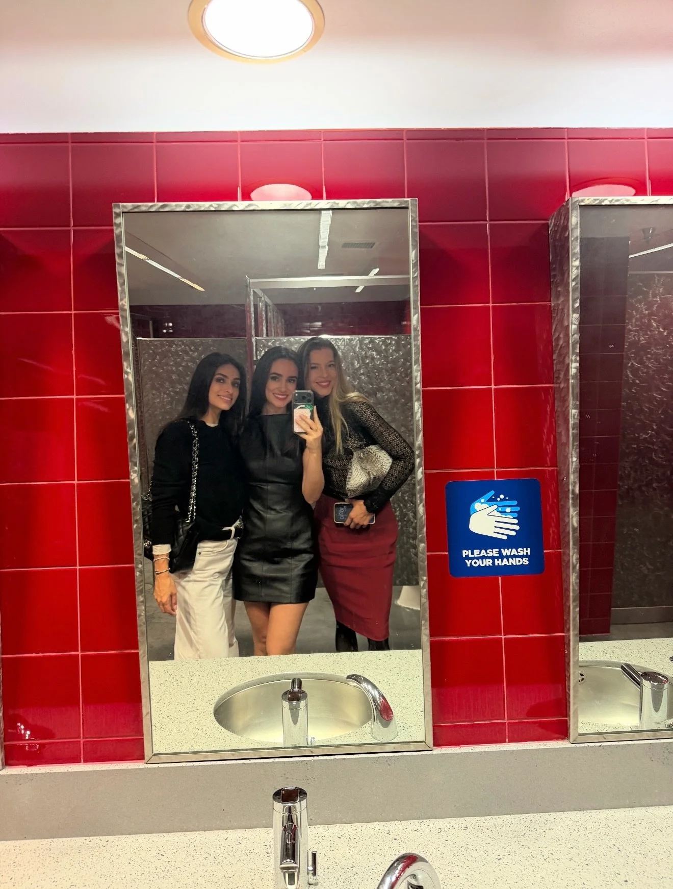 It&rsquo;s giving #2000s Friday nights at the movie theaters &amp; taking bathroom #selfies with your girlfriends. Except this time, one of them is starring in the moviiiiiiiiiieeee!🪞👯&zwj;♀️🤳👯&zwj;♀️ 🎬 🌴