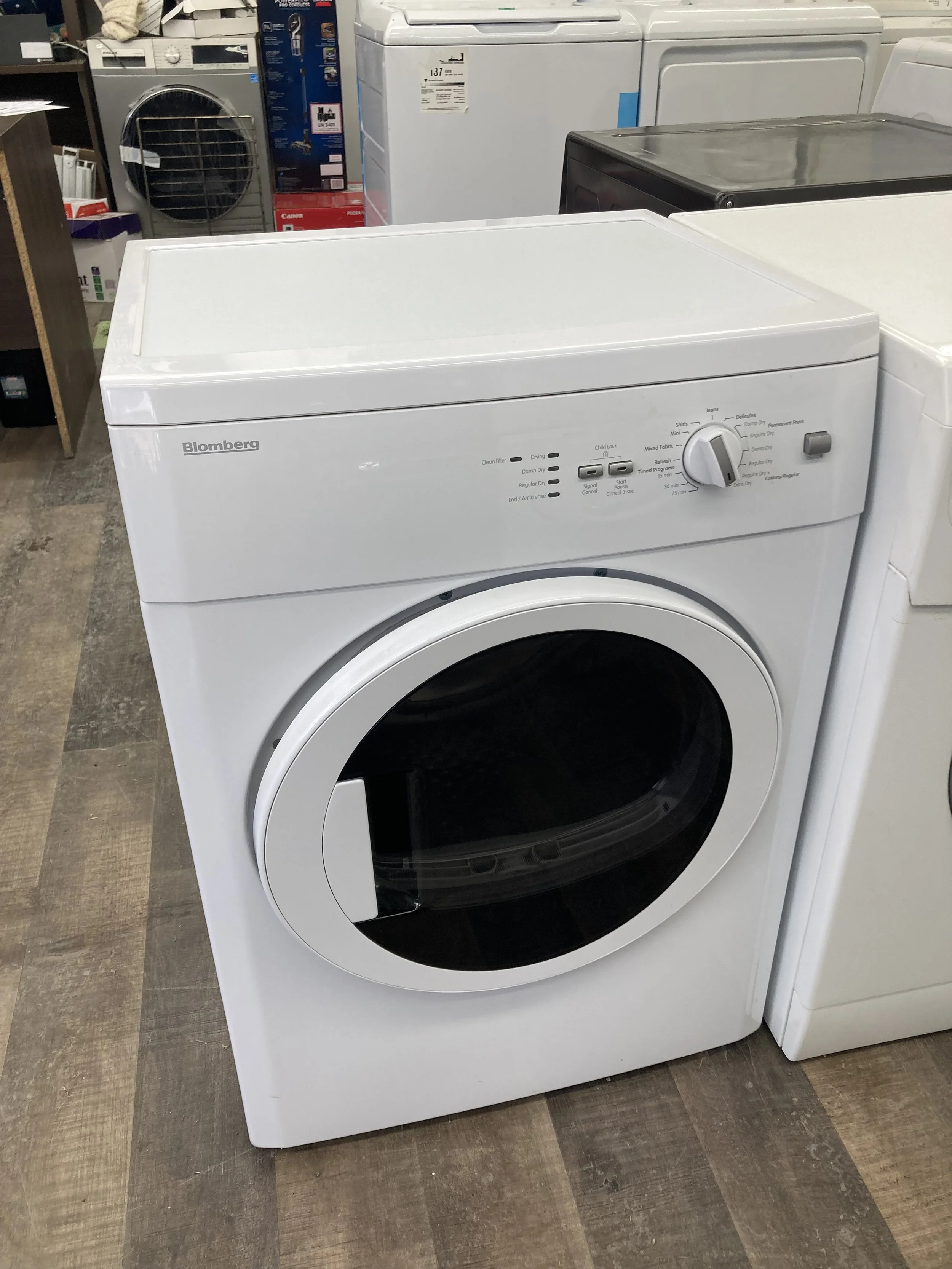 BLOMBERG SECHEUSE FRONTALE 24 POUCES