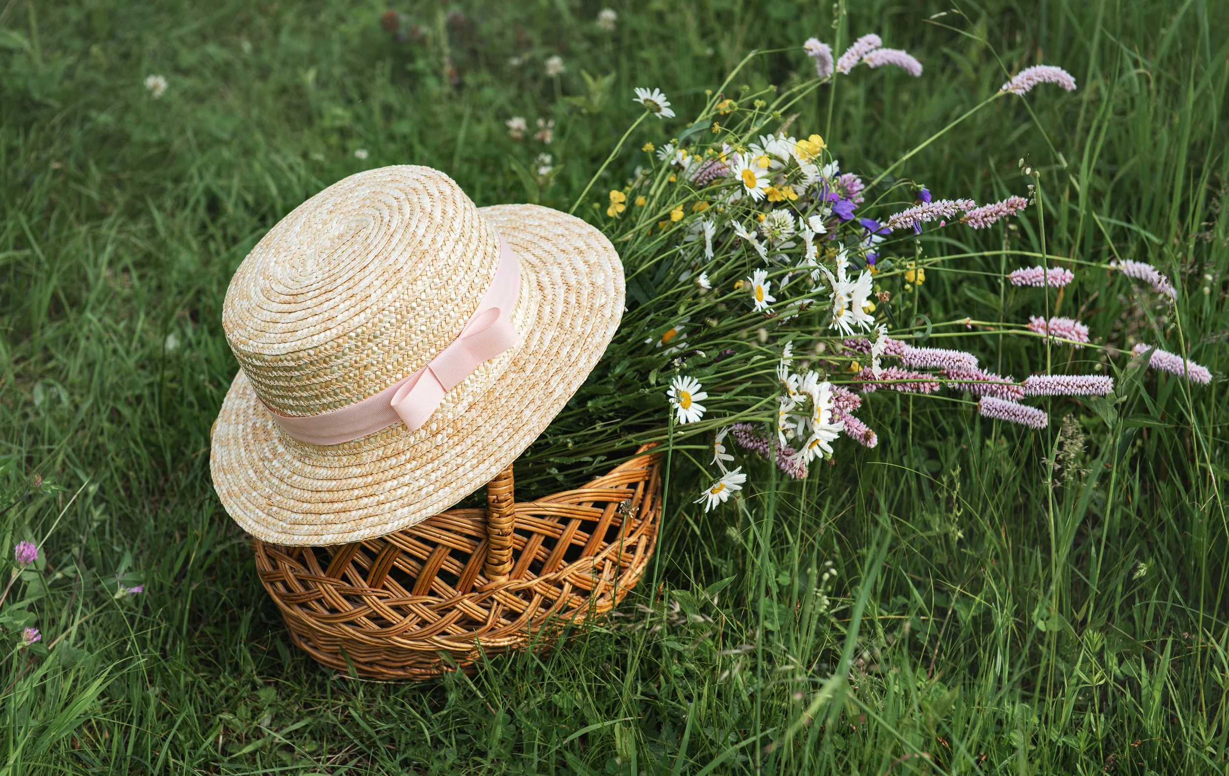 basket-with-wildflowers-2024-12-07-21-16-45-utc.jpg