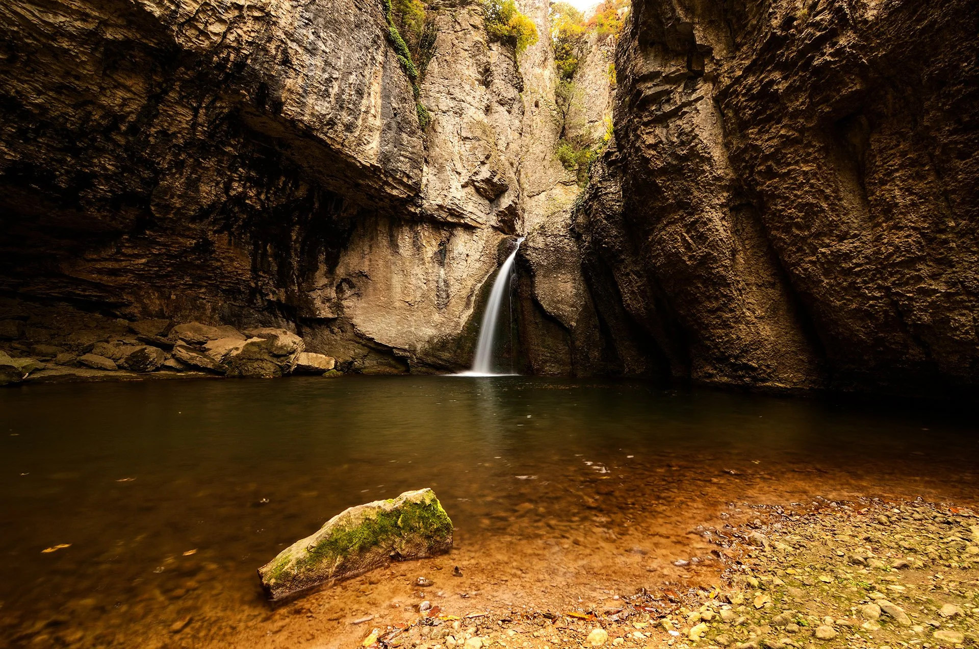 Store-(2015)-October-31-Emen-Waterfall.jpg