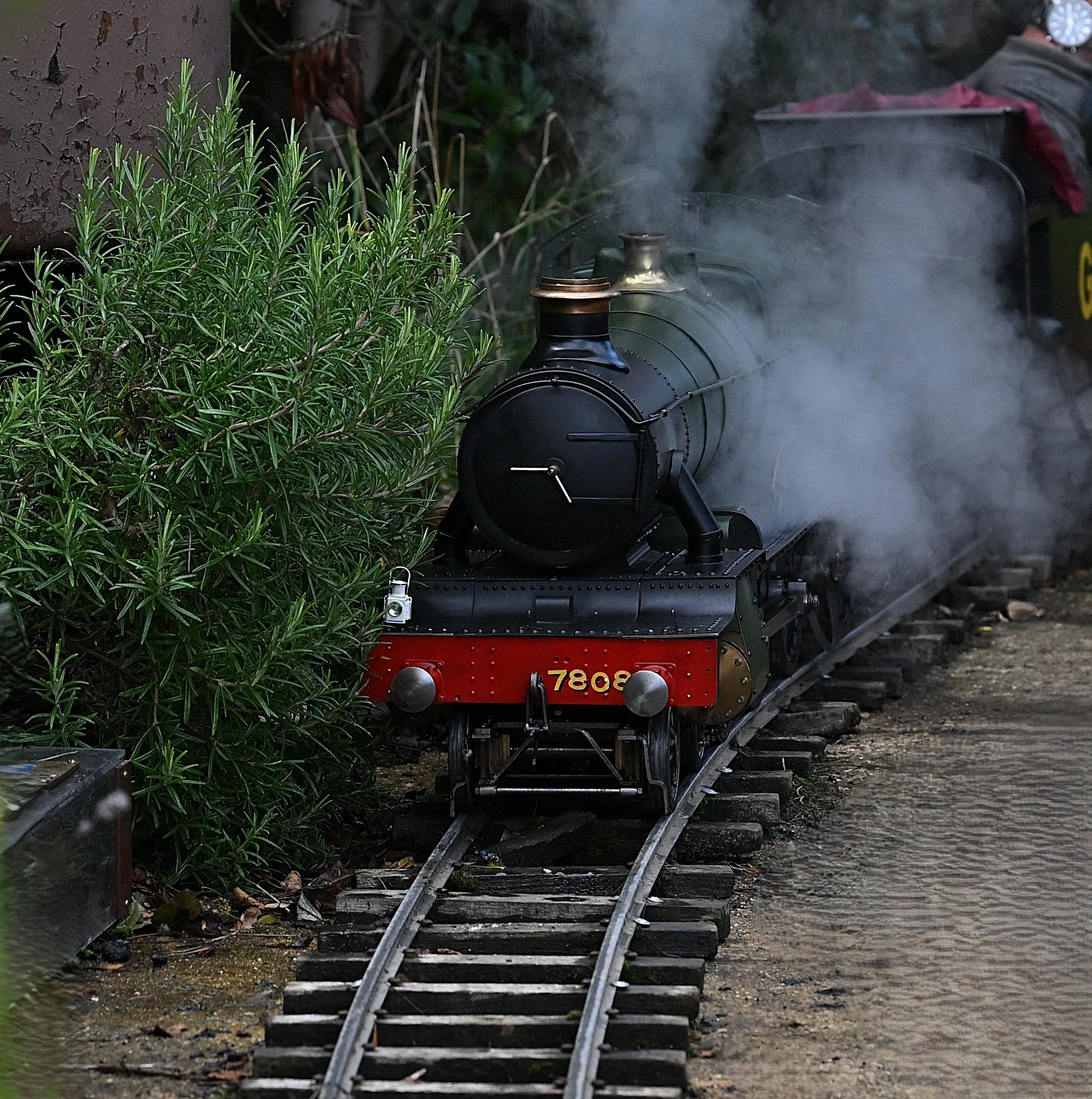 JP 15. Oncoming with steam.JPG