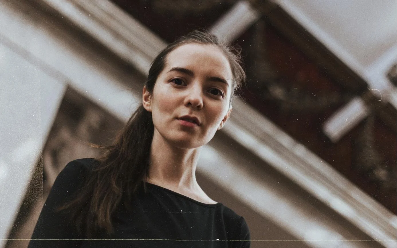 Crafting a Multi-Sensory Brand Experience: Beyond Visual Appeal in Fashion
