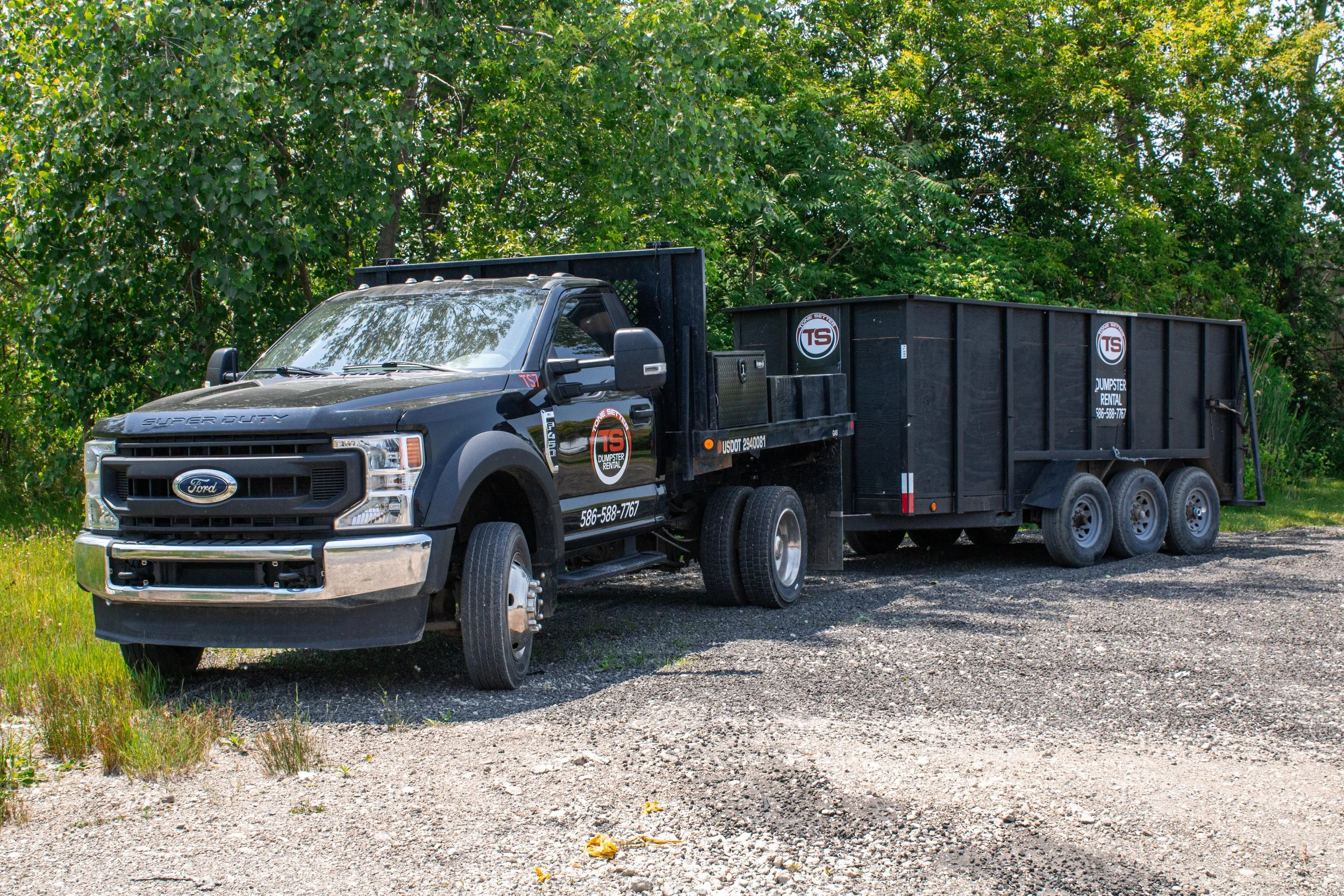 Oranssi carpenter using bench saw