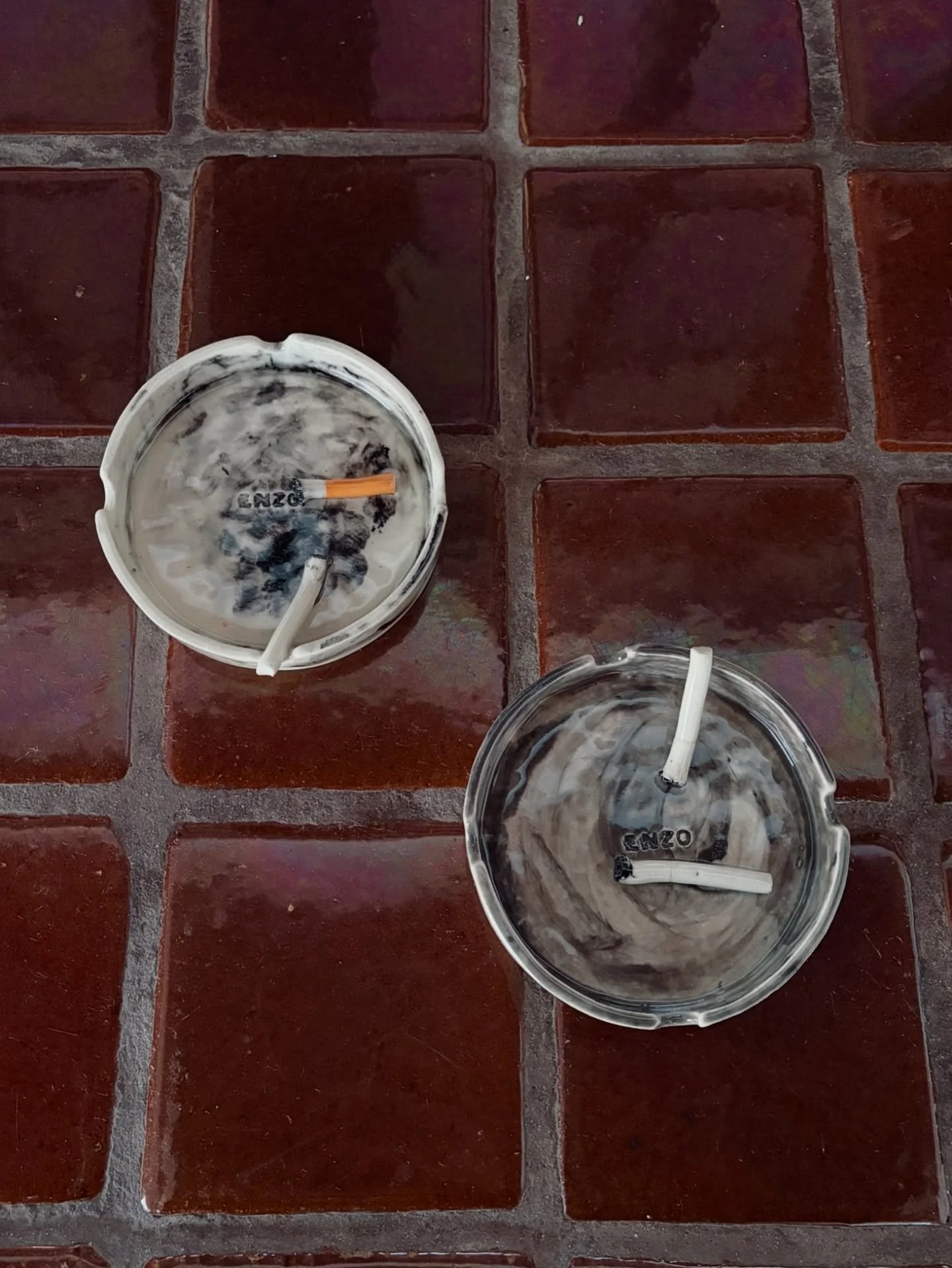 cada cenicero de enzo abstracto est&aacute; hecho a mano y detallado con mucha dedicaci&oacute;n. Nuevas piezas disponibles en la p&aacute;gina web <3 
.
.
.
#ceramica #hechoamano #arte #pottery #decoracion