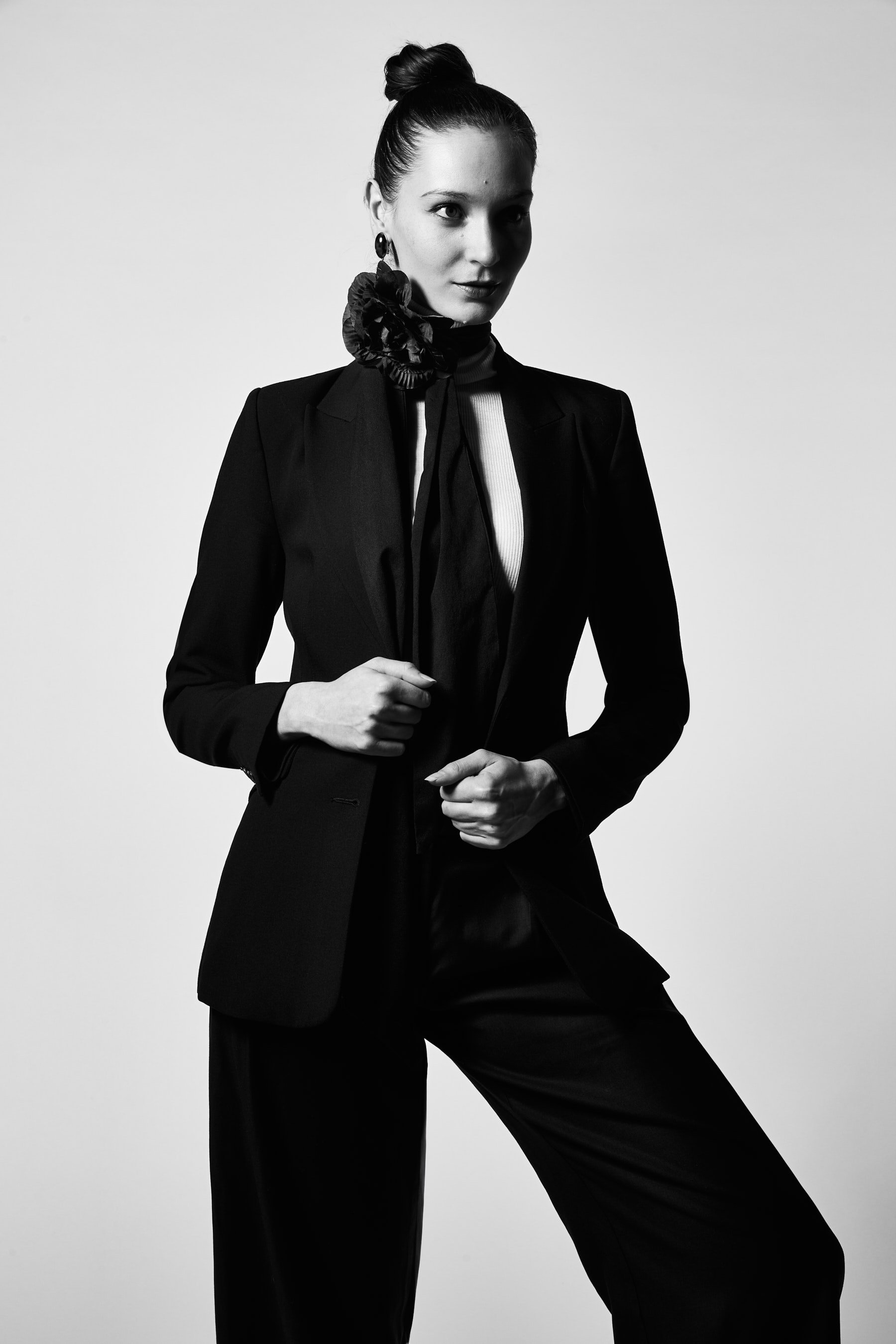 ella-b&w_tailored-look1-55.jpeg
