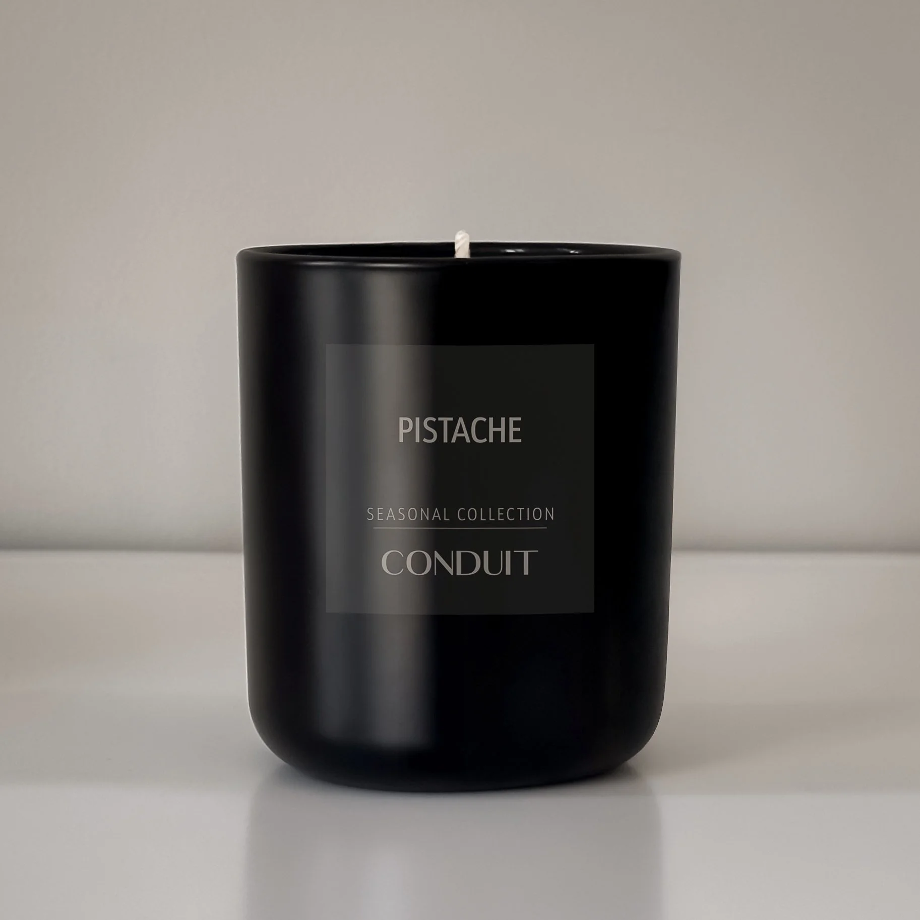 Pistache candle in black glass.