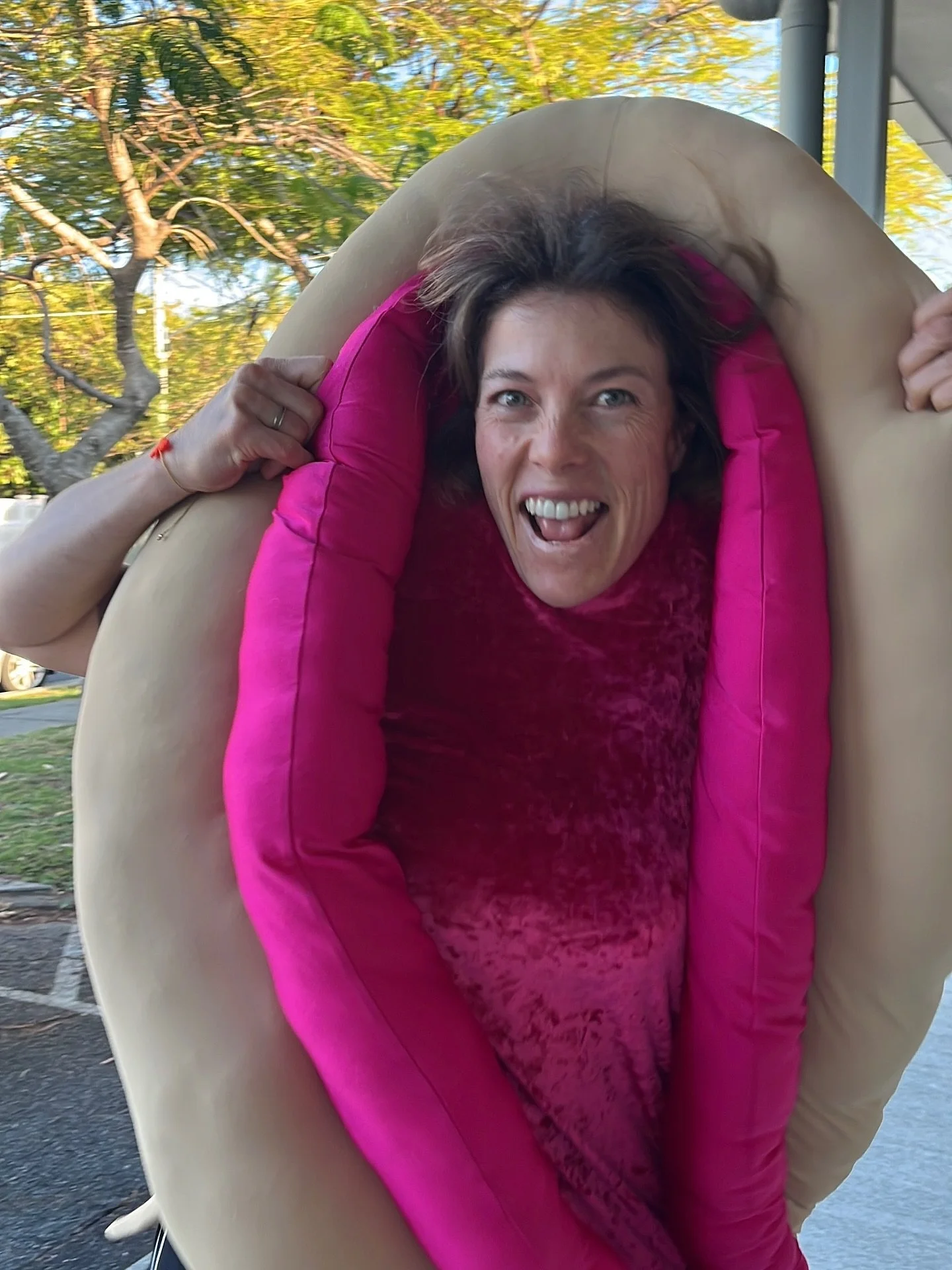 The photo sums up the vibe I describe in the video (swipe)&hellip; 
Congratulations @_thewhc for another fabulous course on:
💦 Stress urinary incontinence 
🩸 Endometriosis
🎢 Perimenopause &amp; Menopause
I loved every moment with you all and can&r