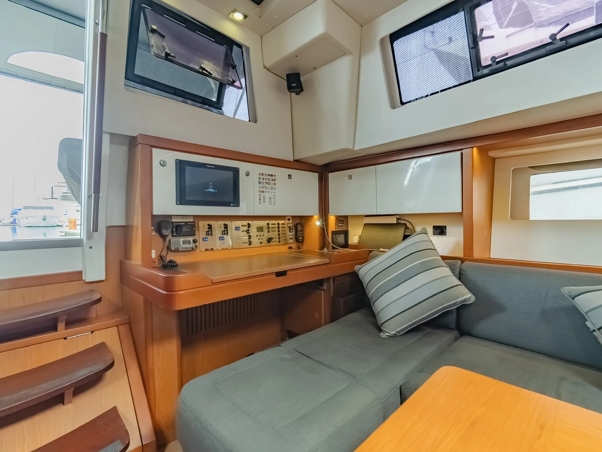 Imperia_McDYachts_Interior_01.jpg