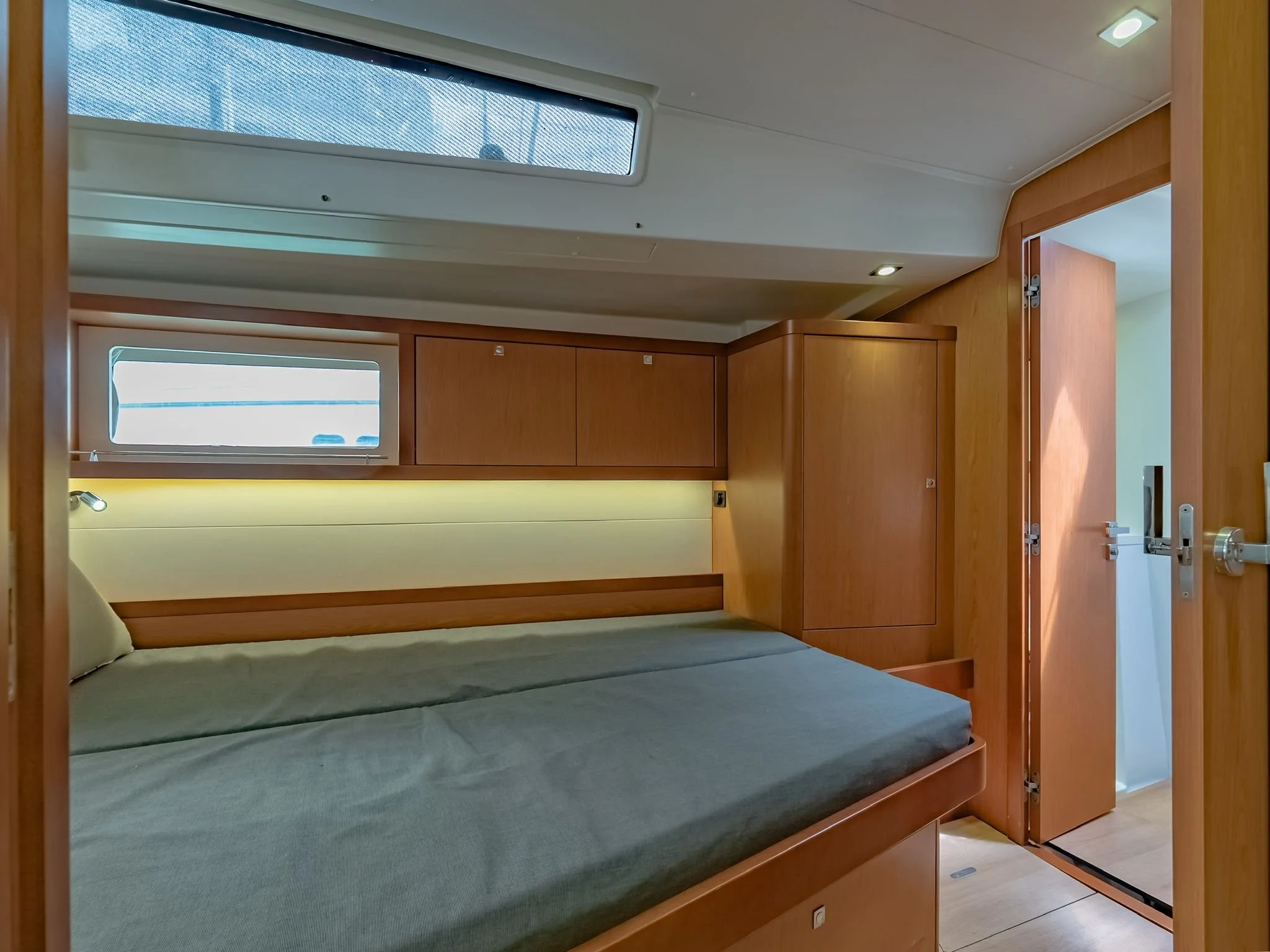 Imperia_McDYachts_Interior_03.jpg