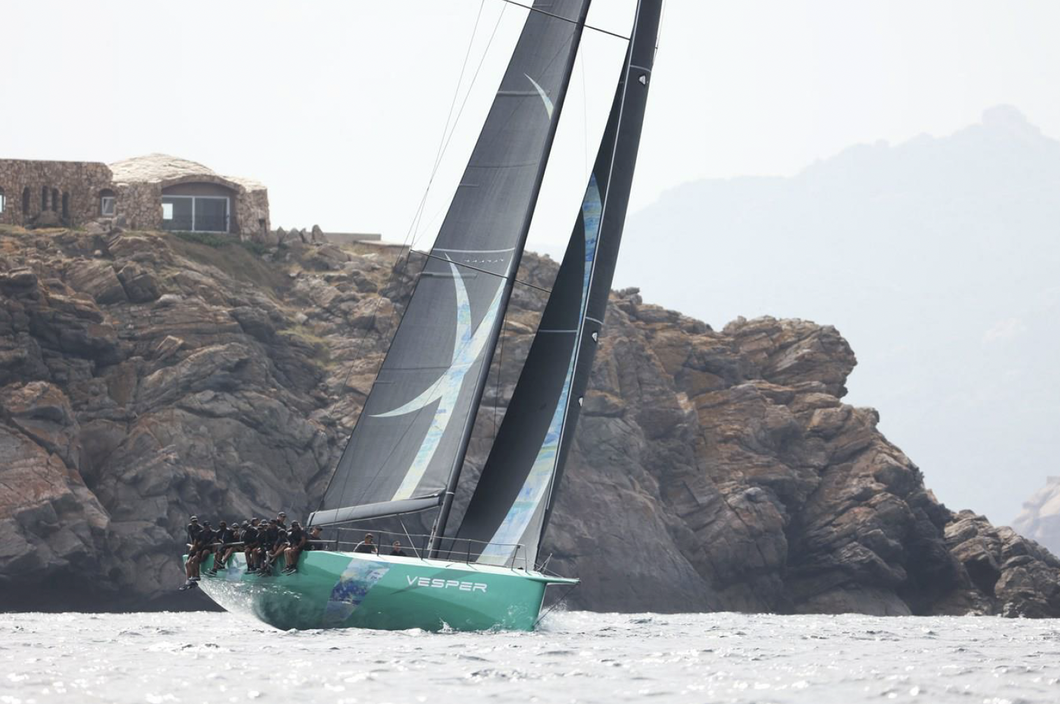 Vesper_McDYachts_Exterior_02.png