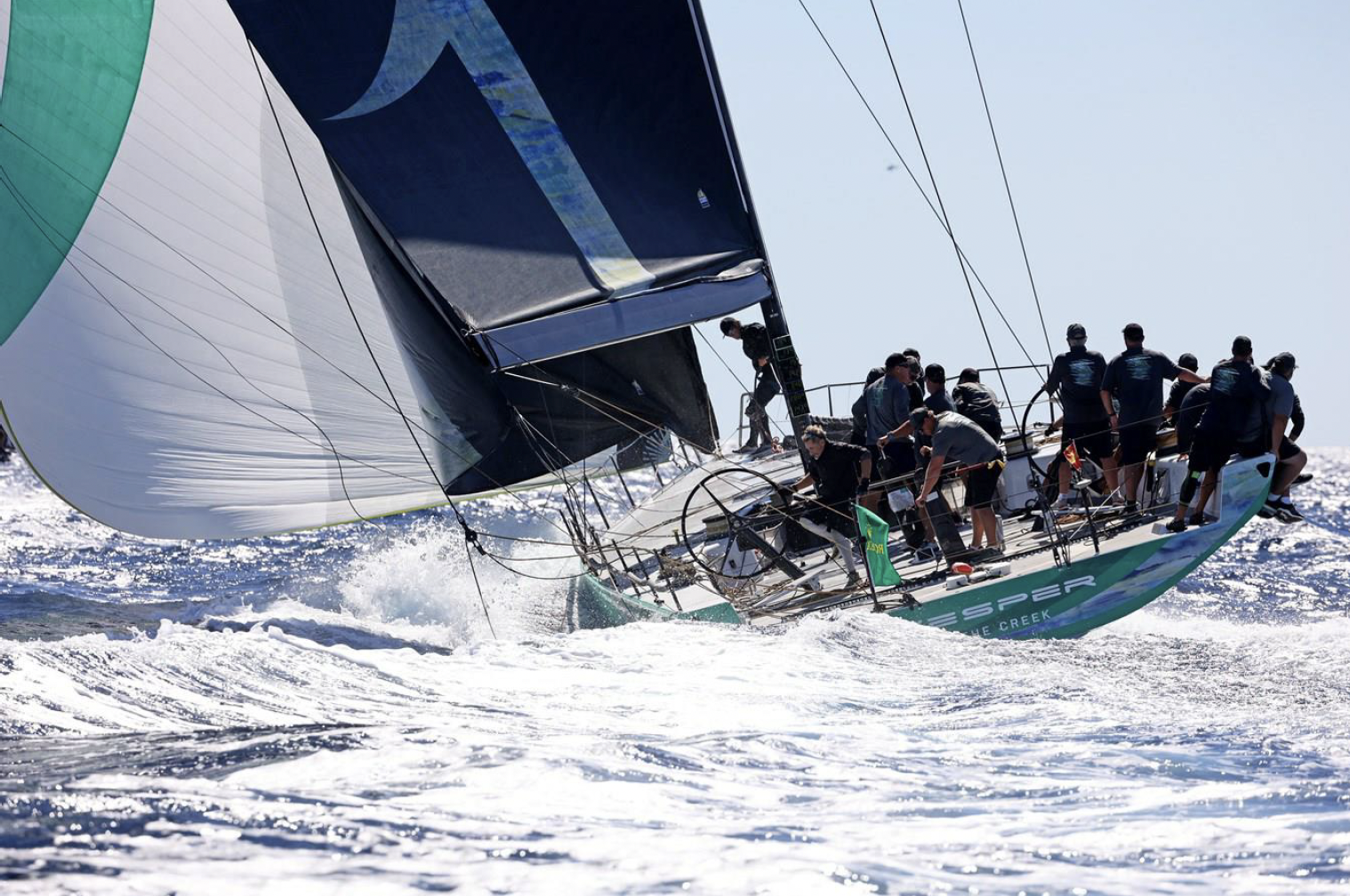 Vesper_McDYachts_Exterior_03.png