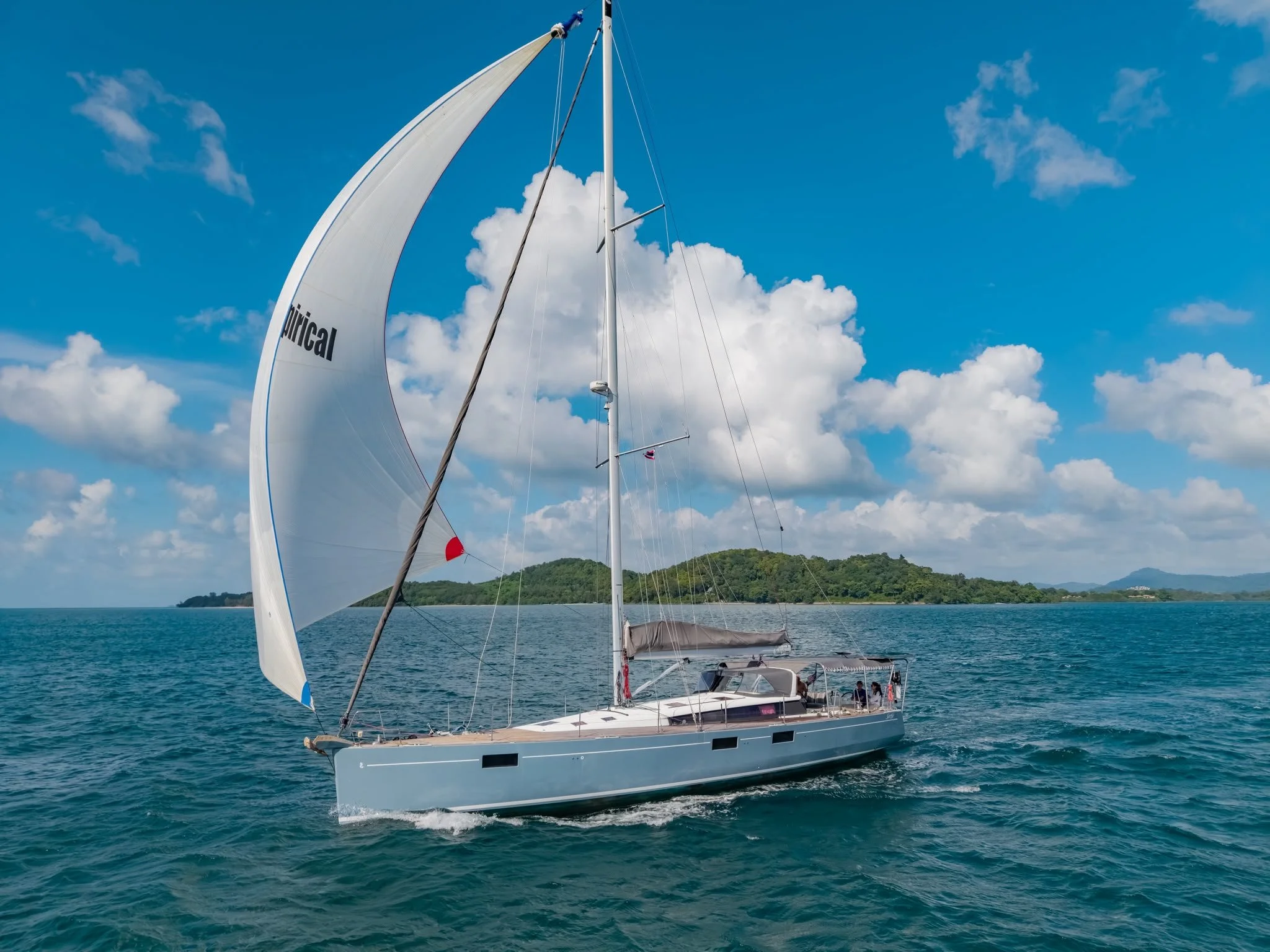 mperia_McDYachts_Exterior_03.jpg