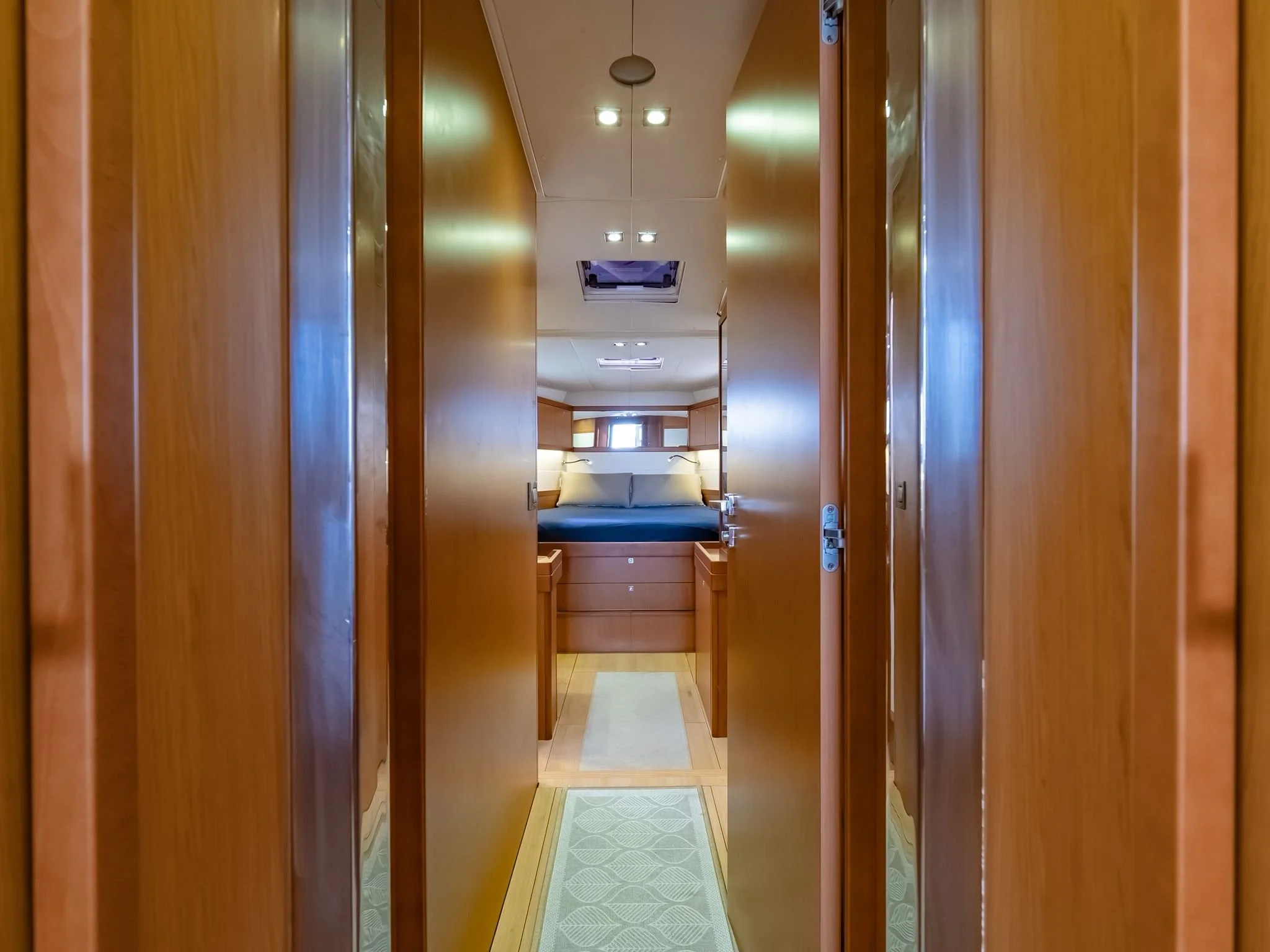Imperia_McDYachts_Interior_15.jpg