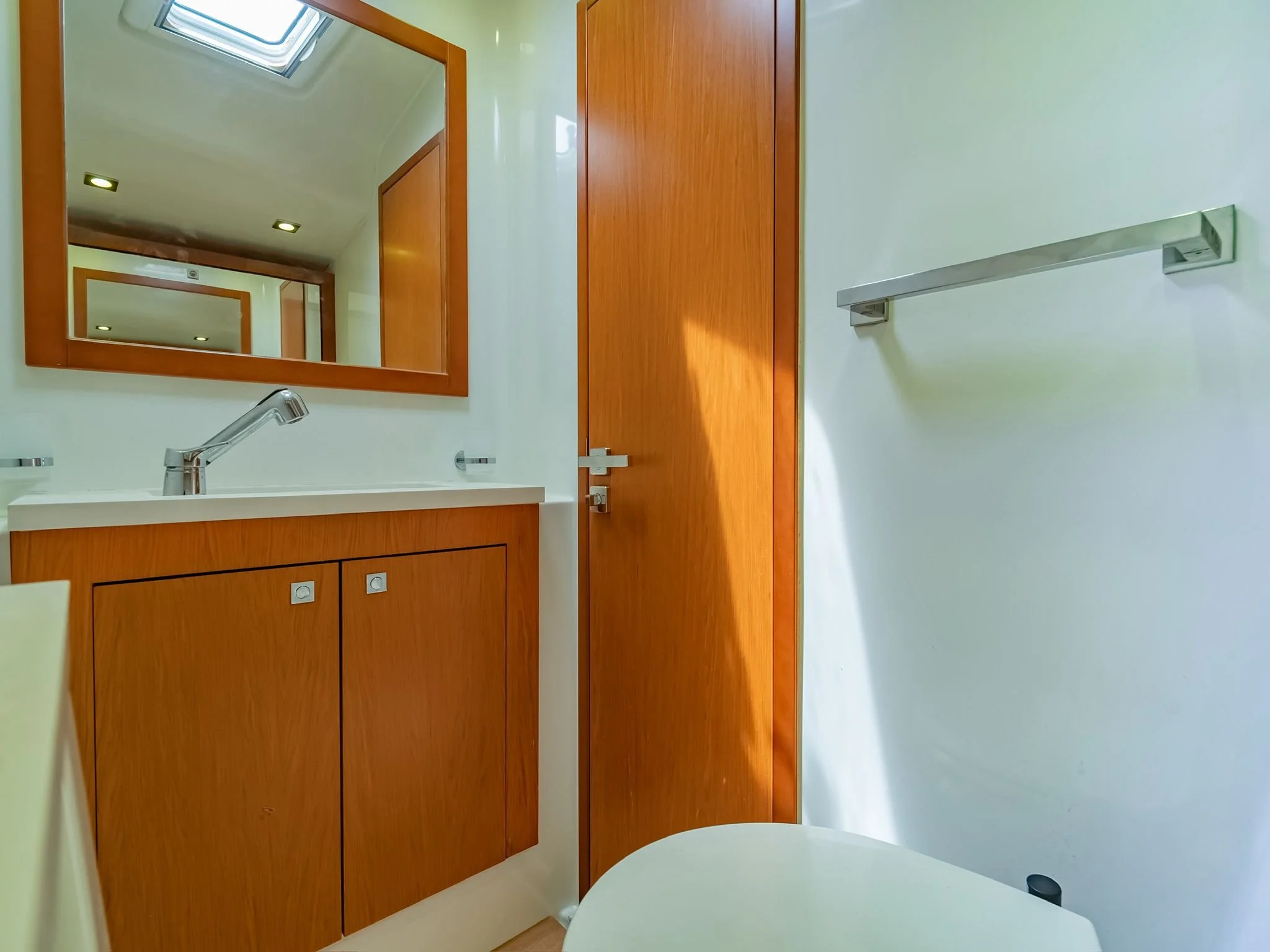 Imperia_McDYachts_Interior_21.jpg