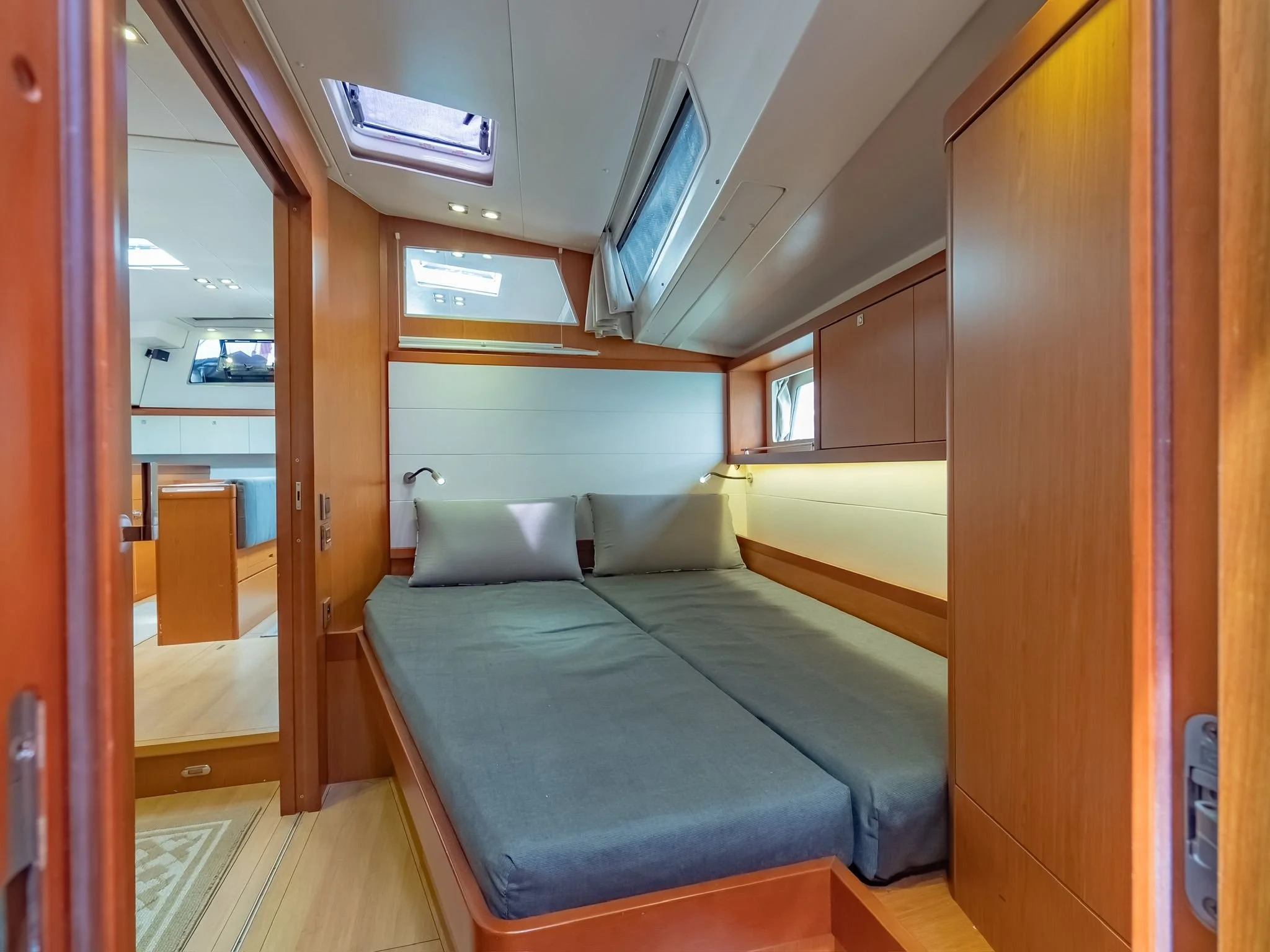 Imperia_McDYachts_Interior_11.jpg