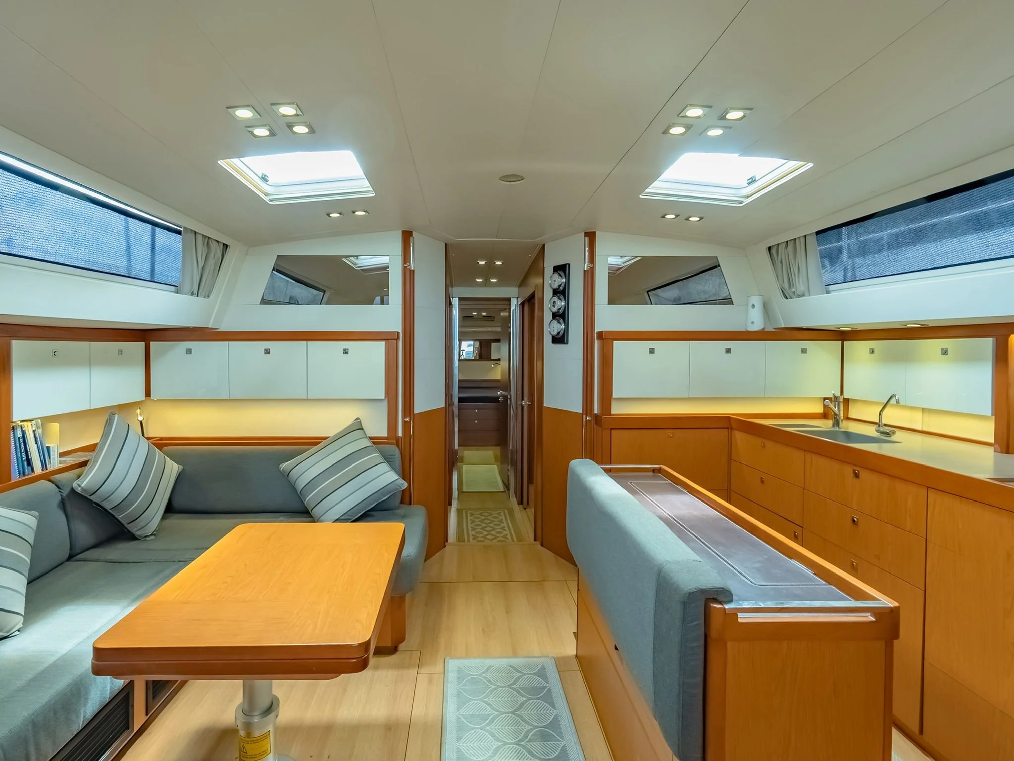 Imperia_McDYachts_Interior_02.jpg