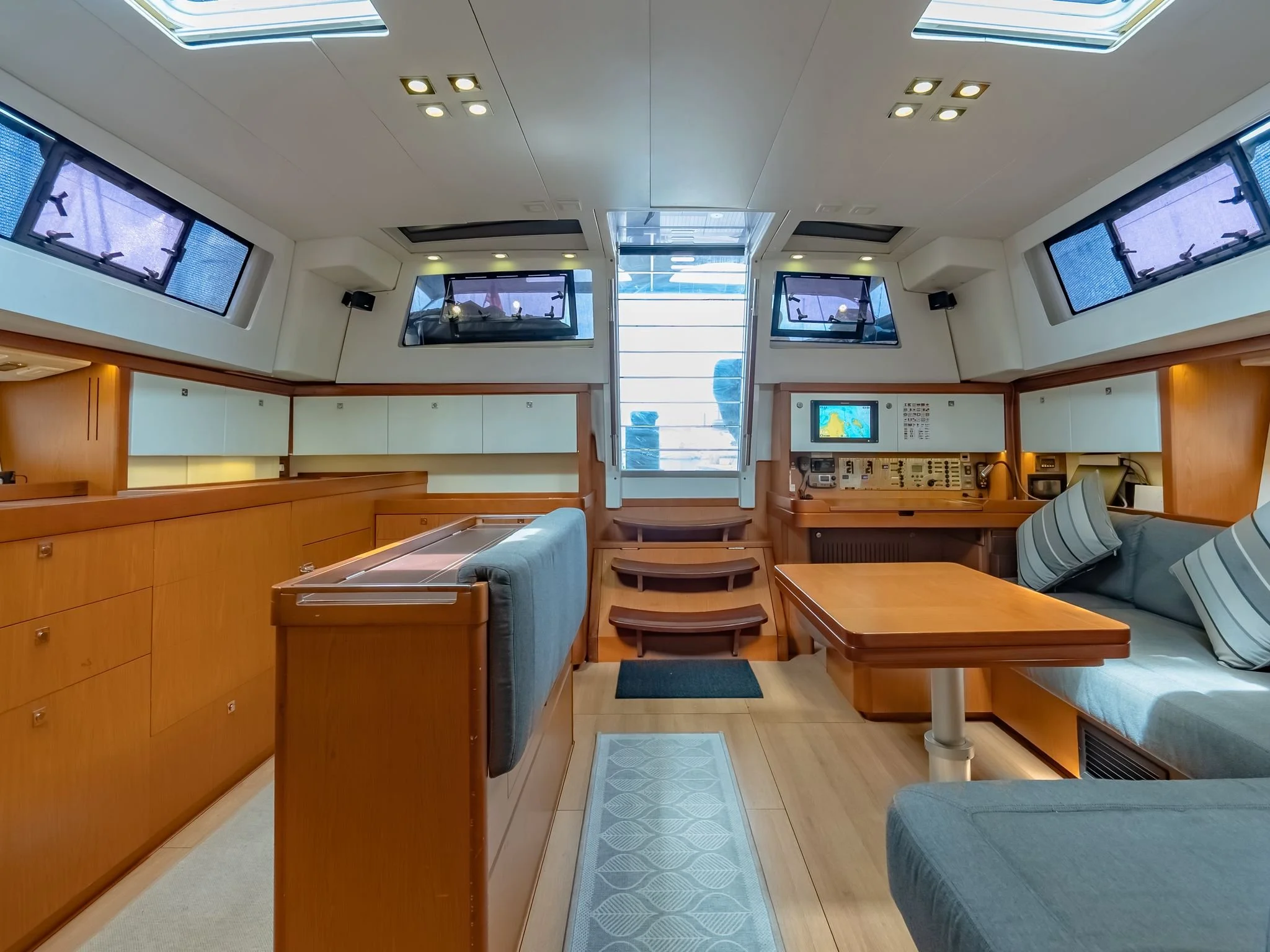 Imperia_McDYachts_Interior_16.jpg
