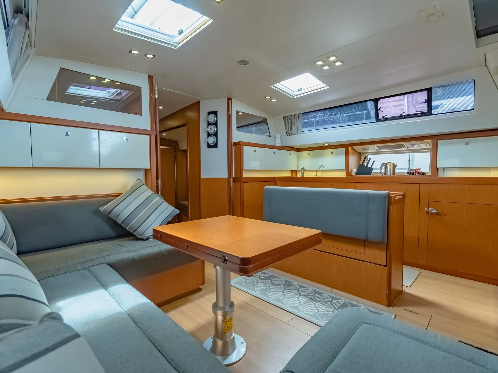 Imperia_McDYachts_Interior_26.jpg