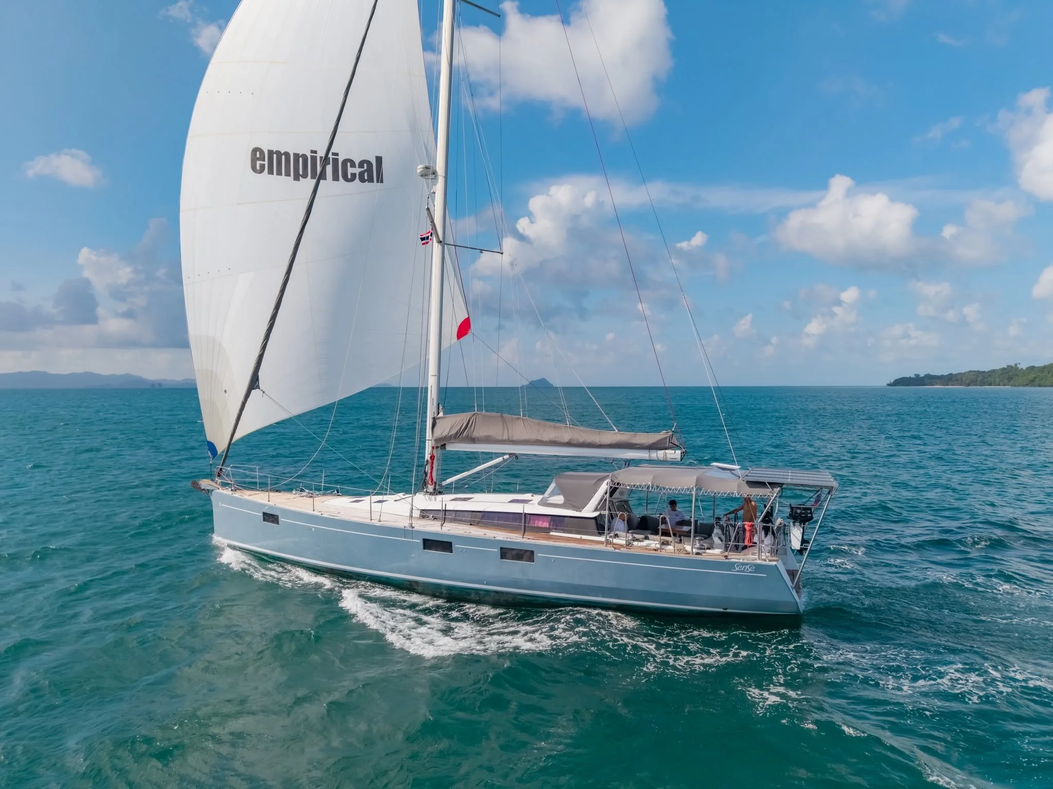 mperia_McDYachts_Exterior_05.jpg