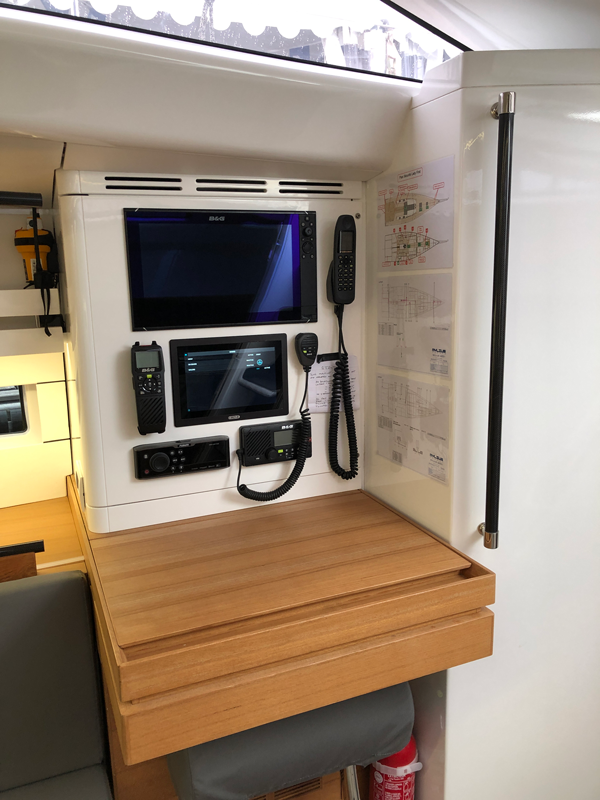 Lady-First_McD-Yachts_Interior07.png